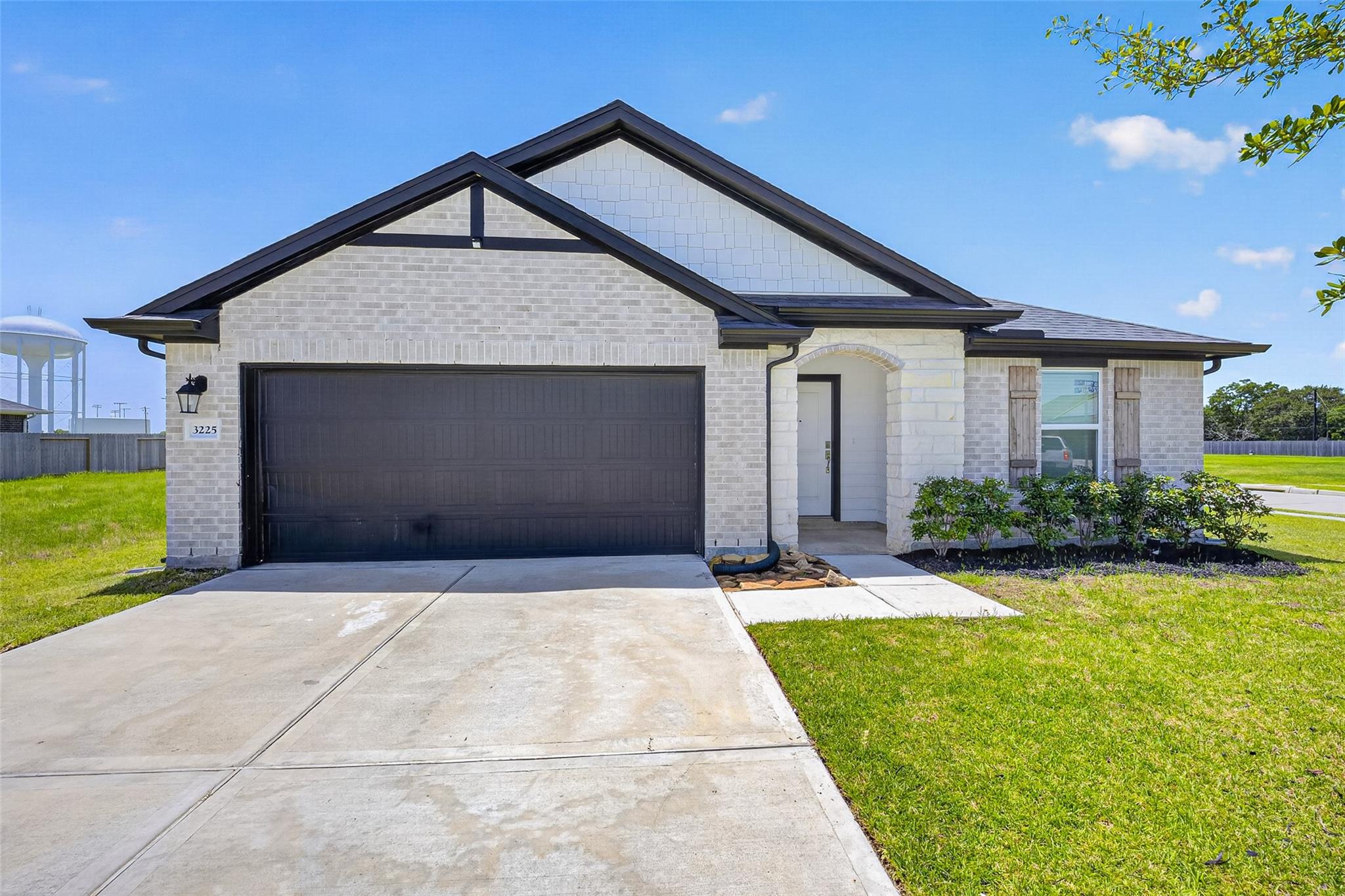 3225 Fig Tree Lane — photo