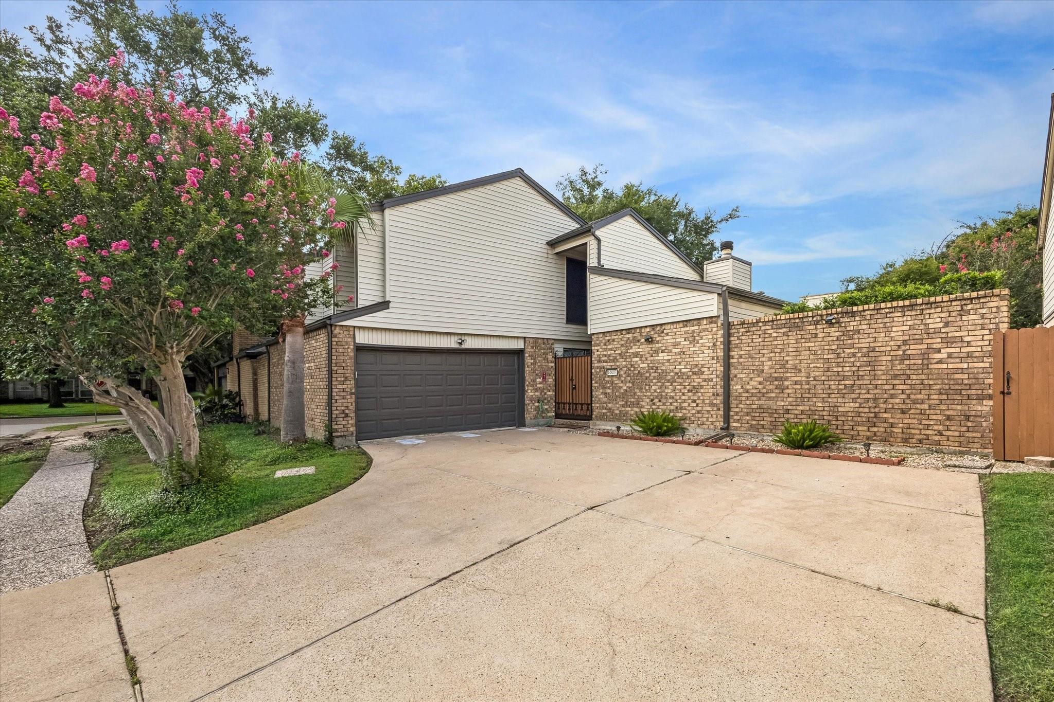 16607 Sunlight Way — photo