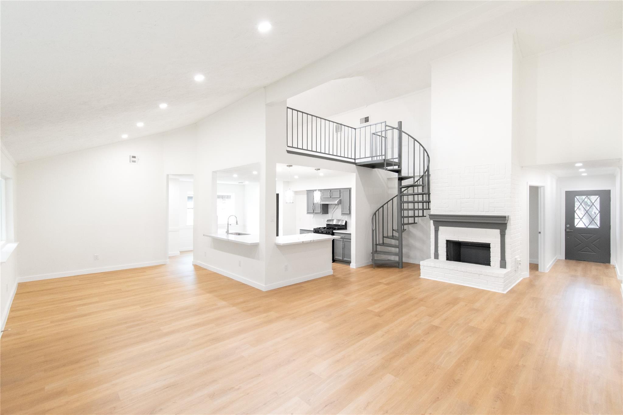 15707 Amapola Drive — photo