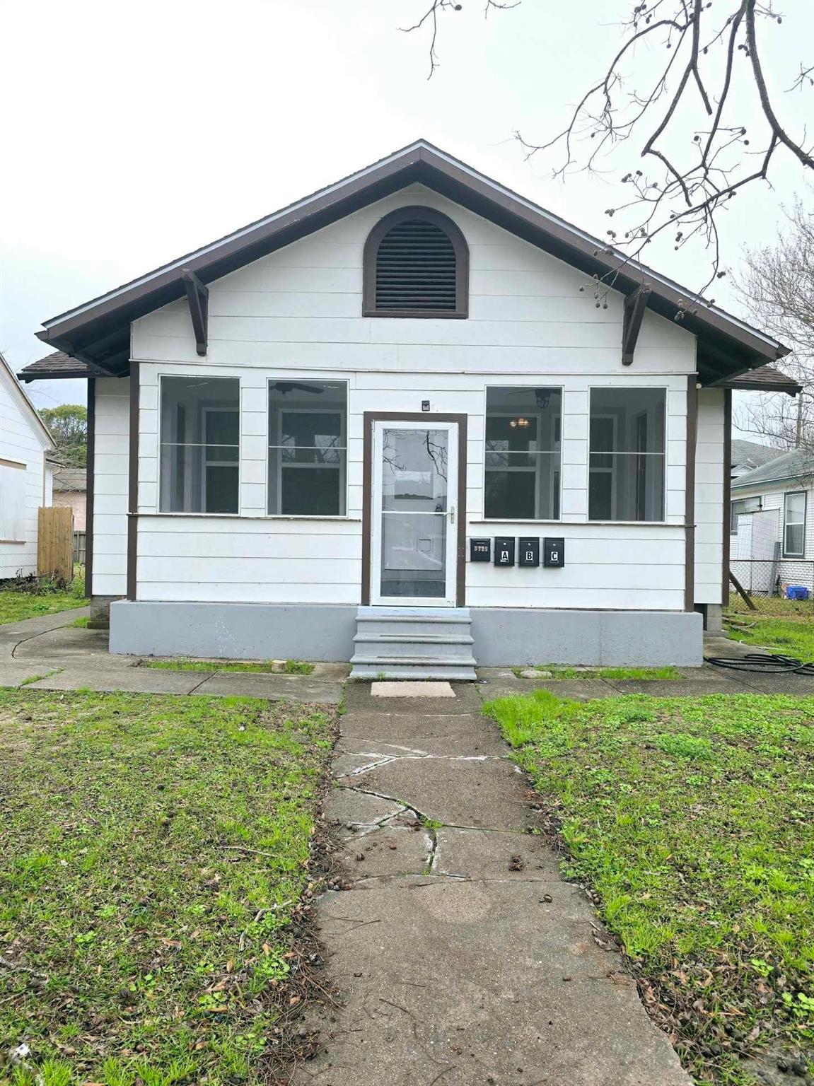 3125 Illinois Street — photo
