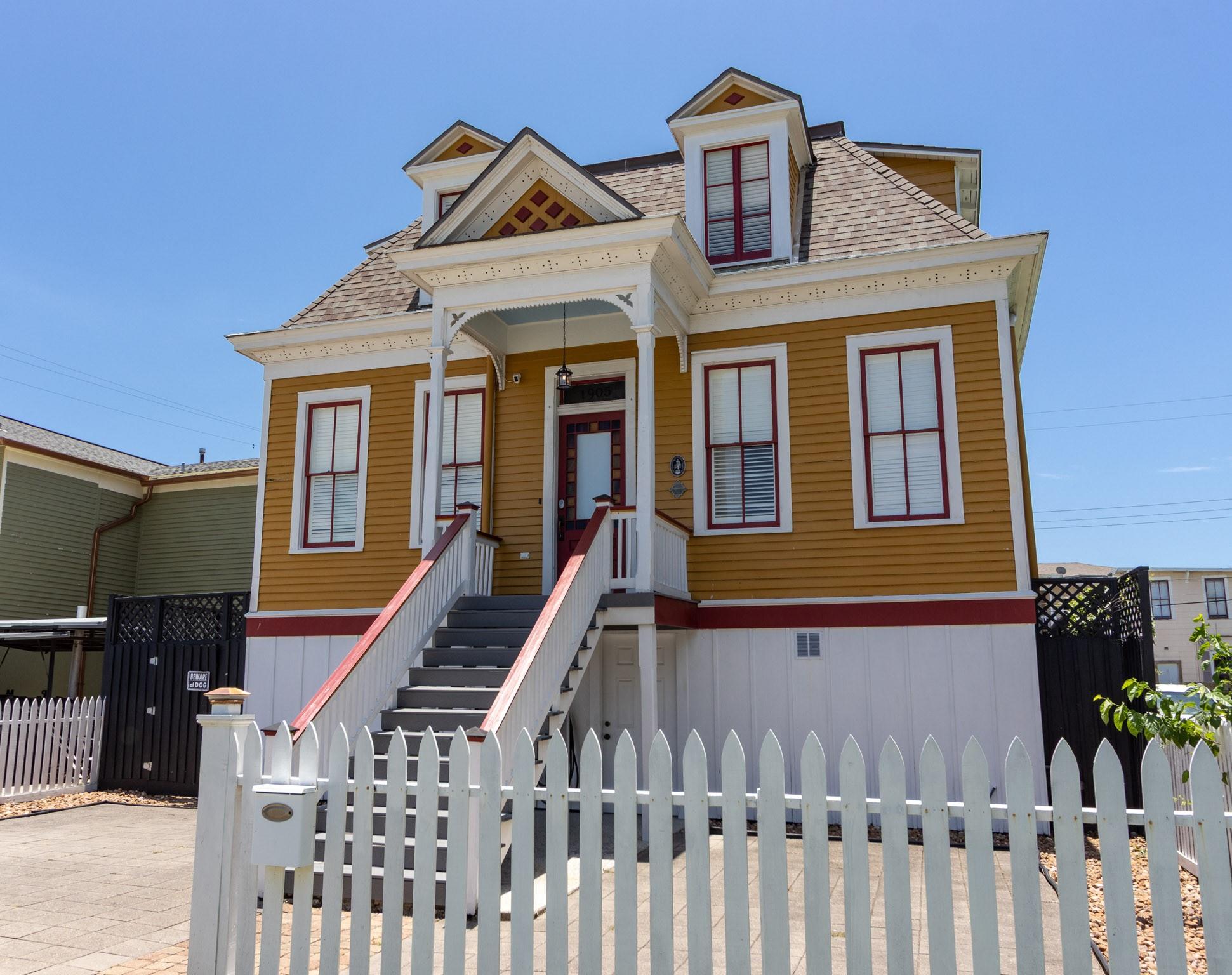 1905 Avenue M 1/2 — photo