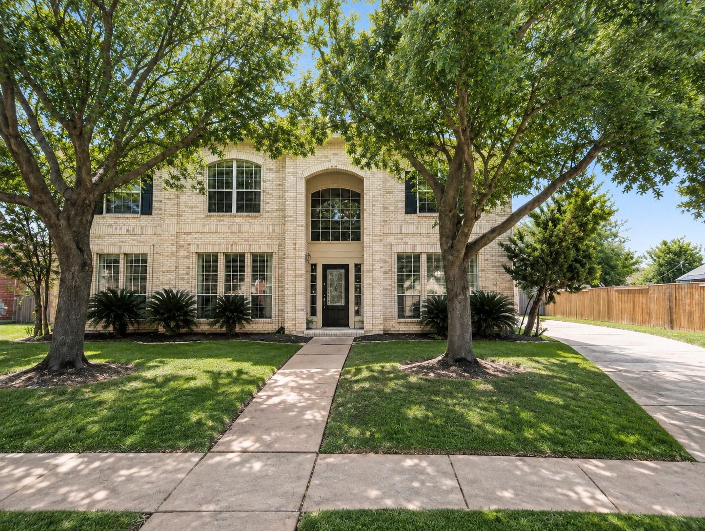 1918 Rustic Oak Lane — photo