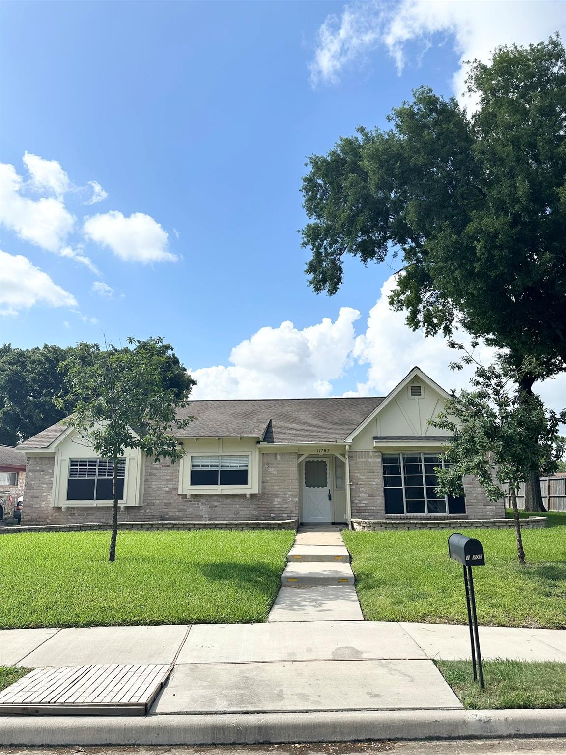11702 Brighton Lane — photo