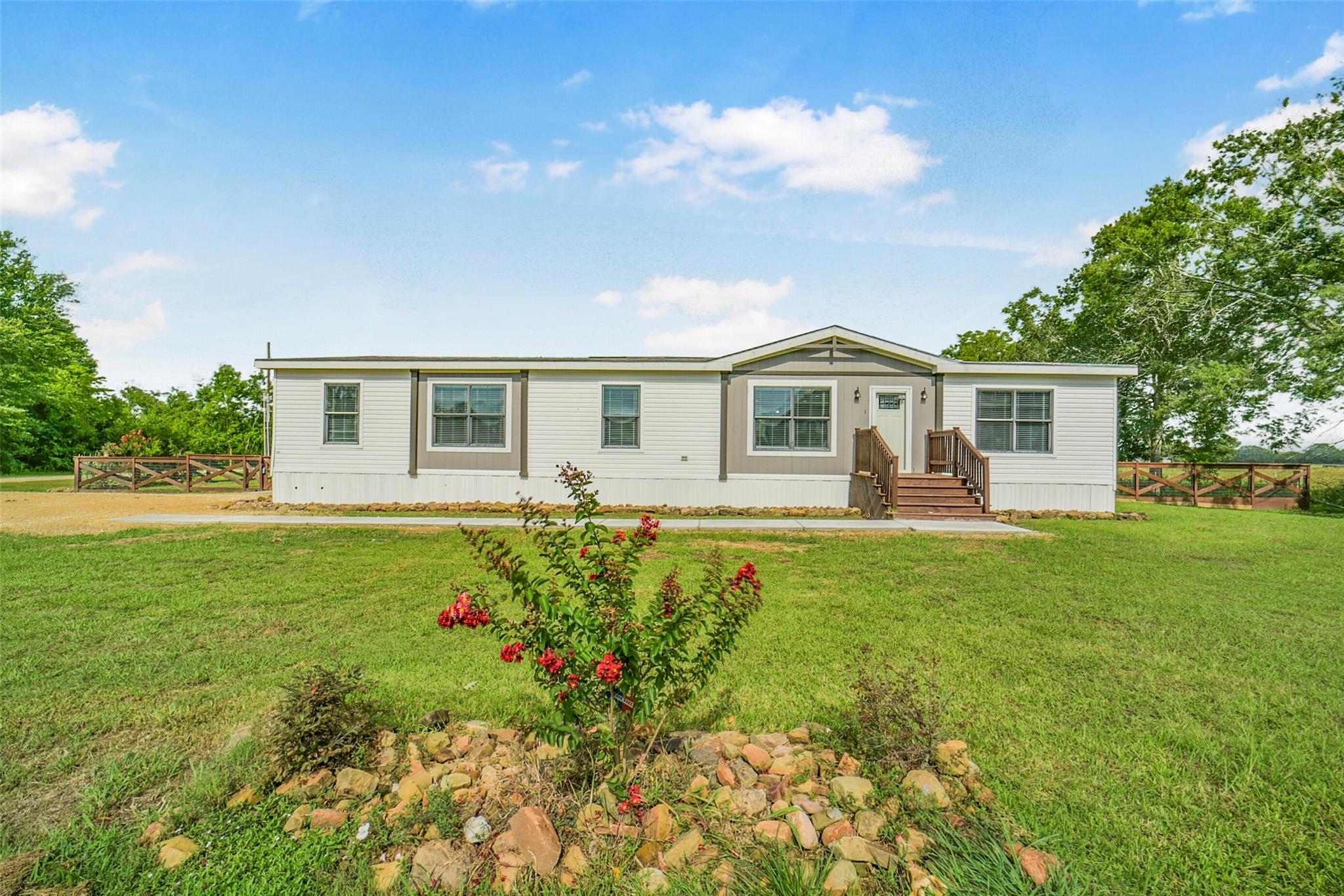 1566 County Road 610 E — photo