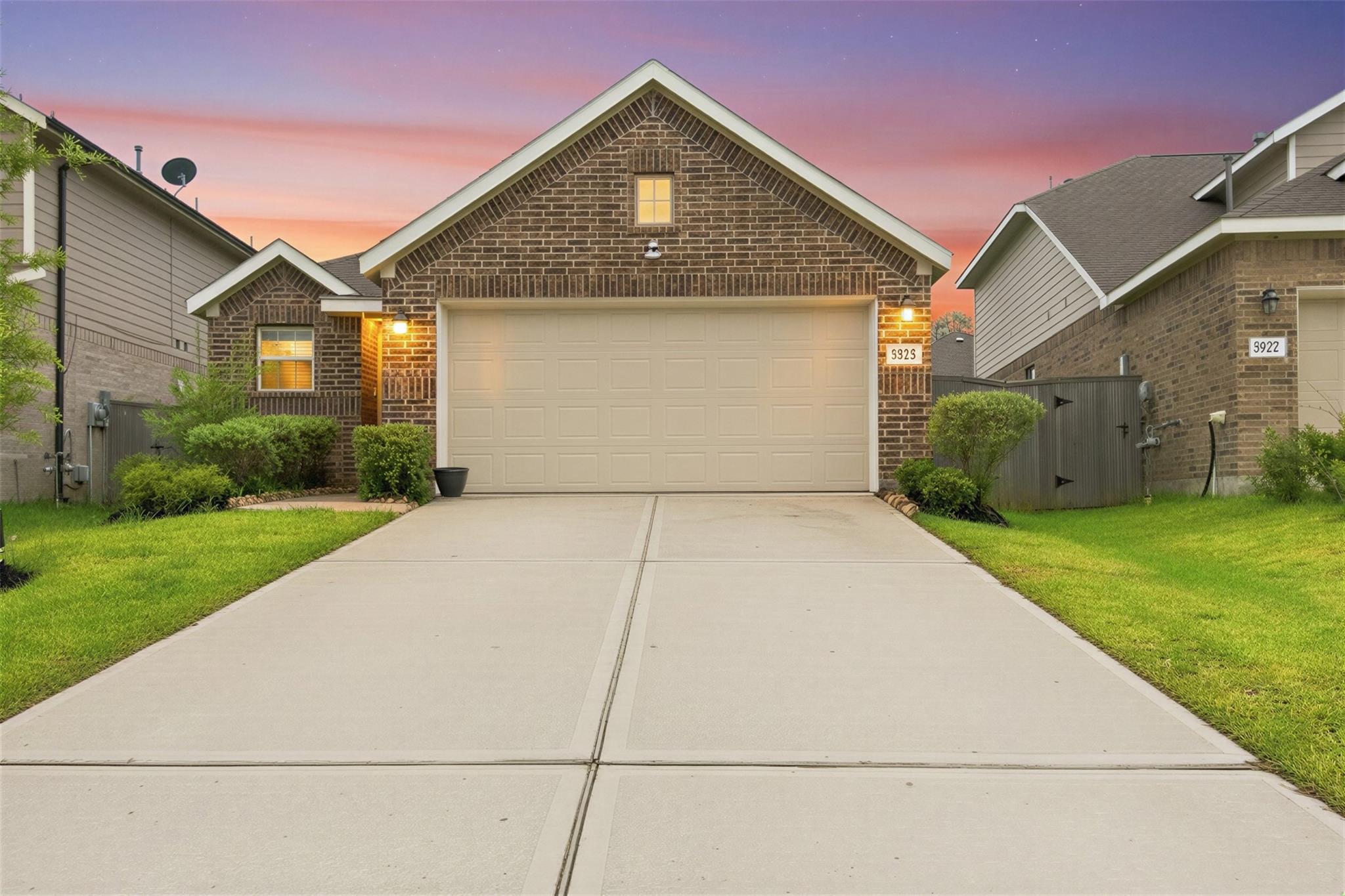 1923 Foxtail Creek Court — photo