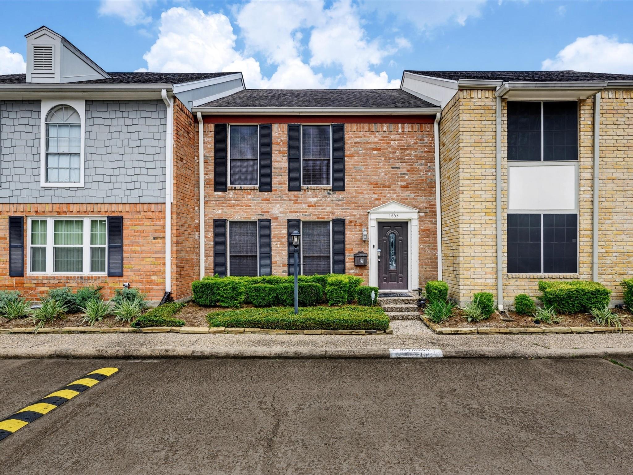 1653 W Sam Houston Parkway S — photo
