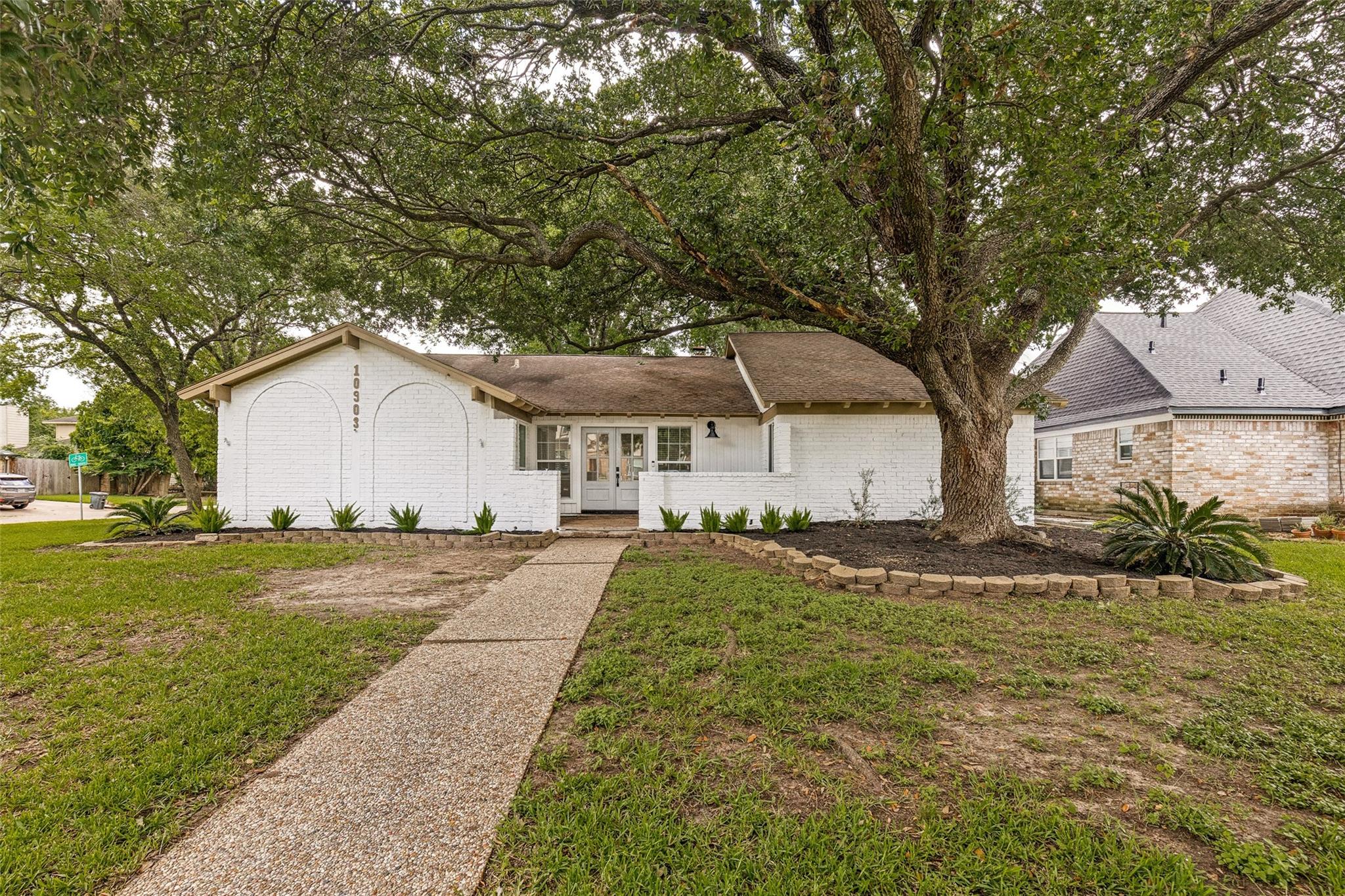 10903 Holly Springs Drive — photo