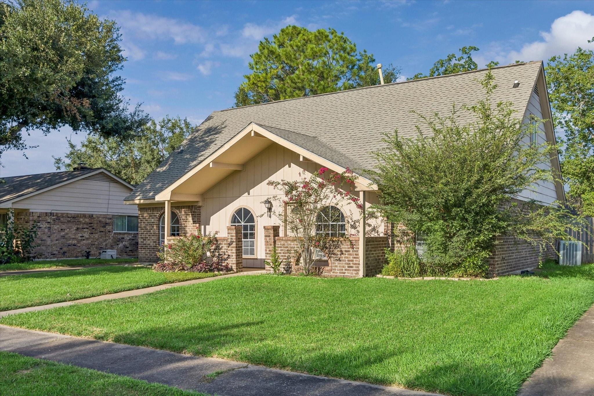 3111 Apple Drive — photo