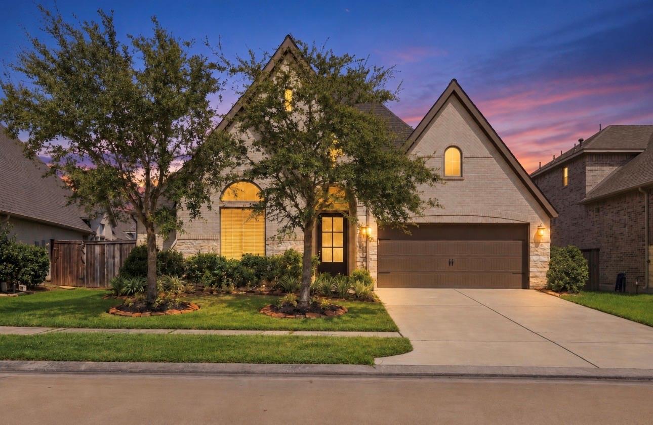 6914 Red Oak Drive — photo
