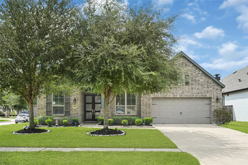 5111 Green Leaf Lane — photo