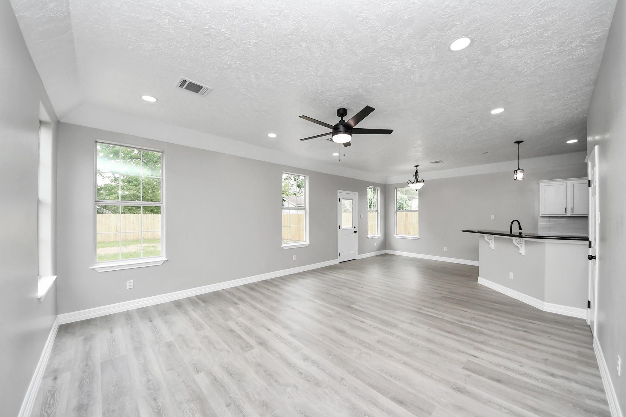 1105 E Kyle Road, Clute, TX 77531 — photo 3