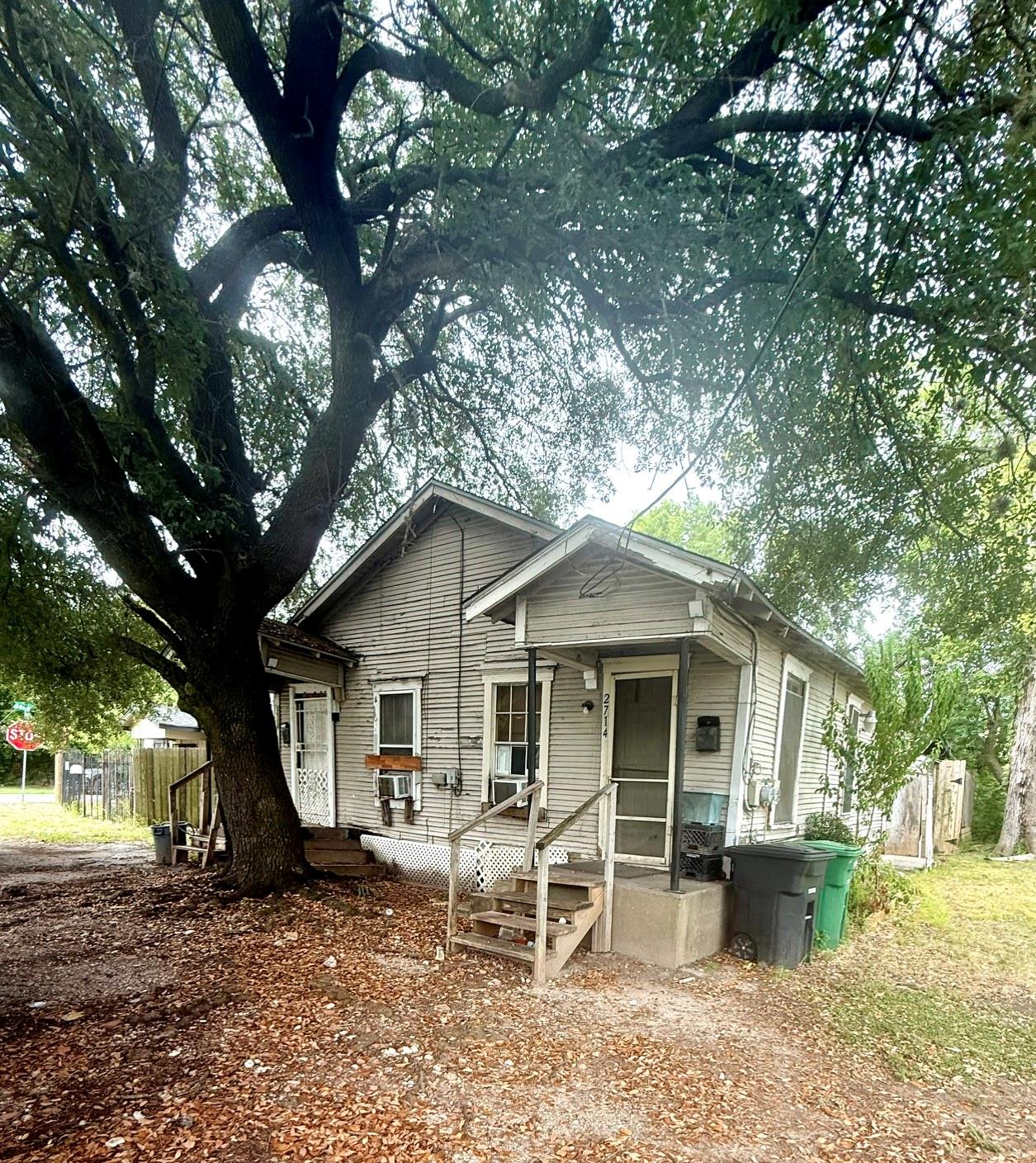 2714 Gray Street — photo