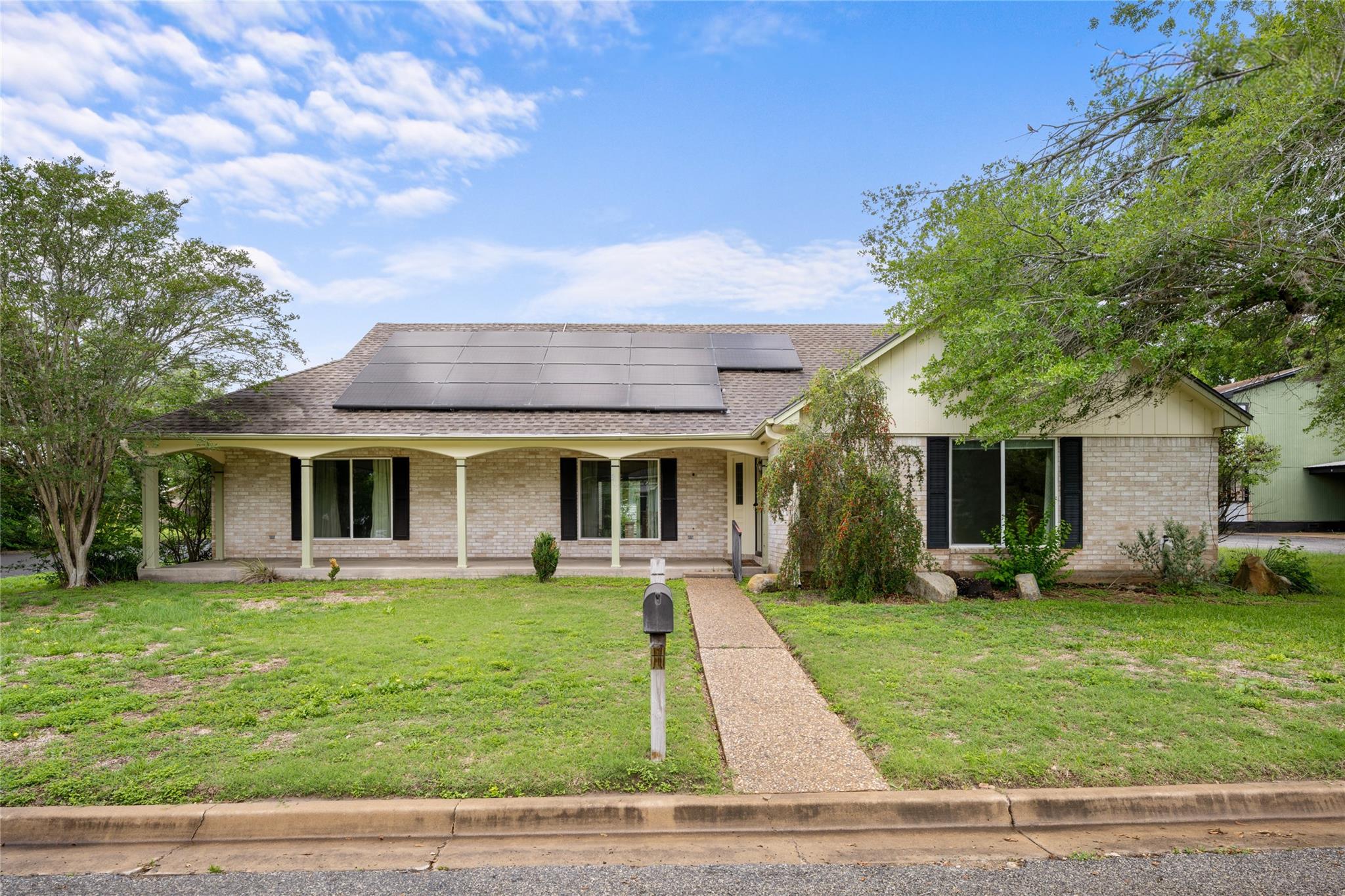 315 E Fannin Street — photo