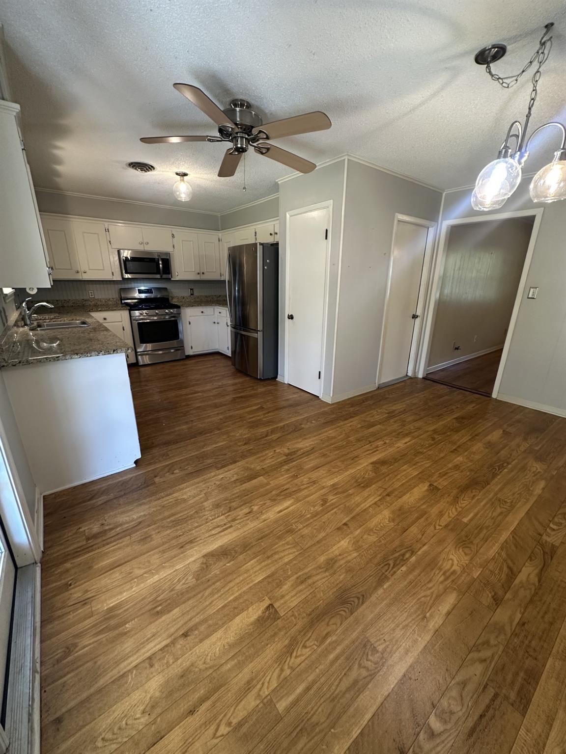 1204 E Stone, Brenham, TX 77833 — photo 2