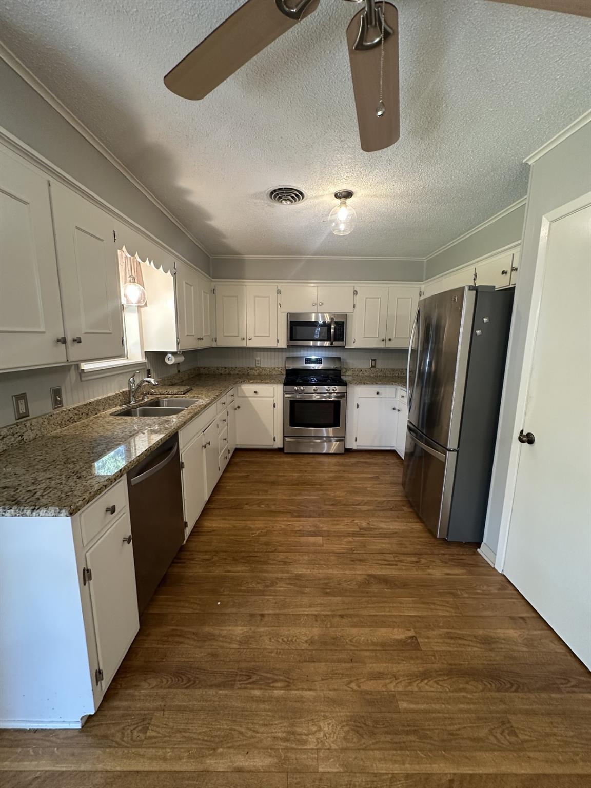 1204 E Stone, Brenham, TX 77833 — photo 3