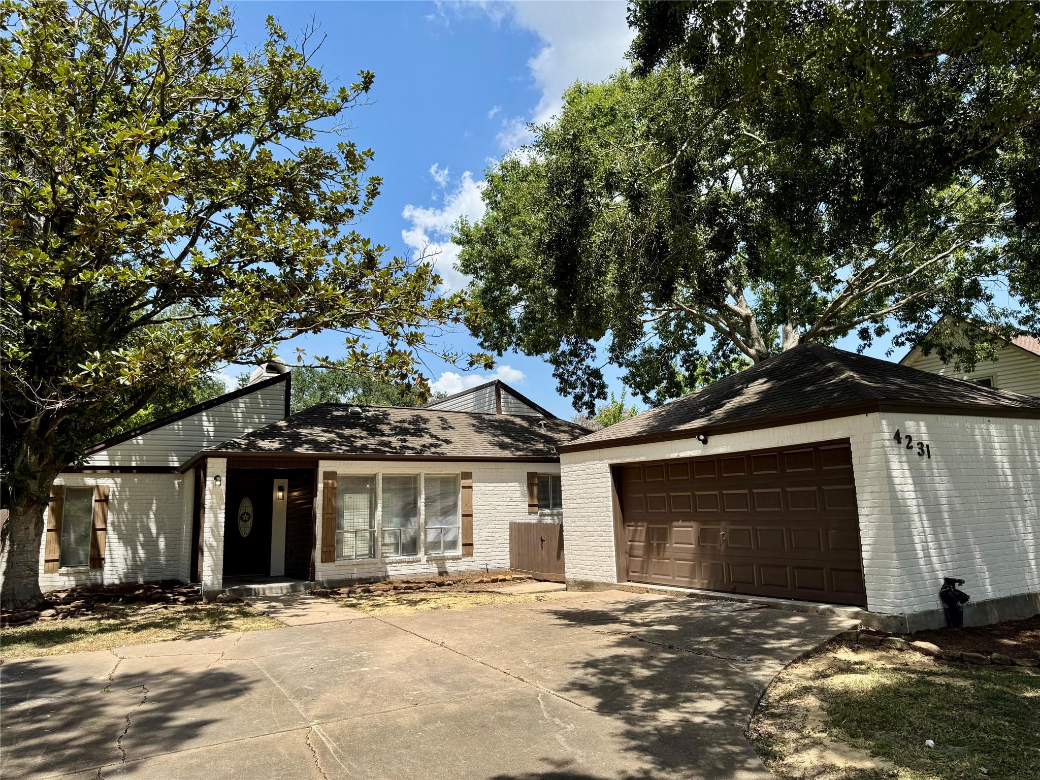 4231 Meadowbank Drive — photo