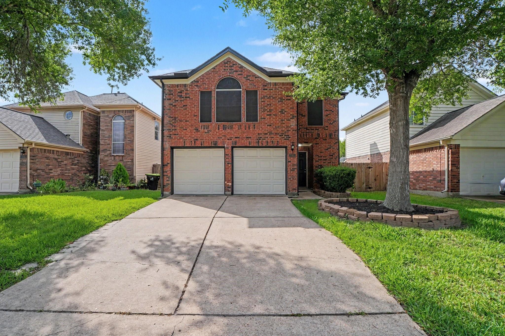 2015 Greencrest Drive — photo