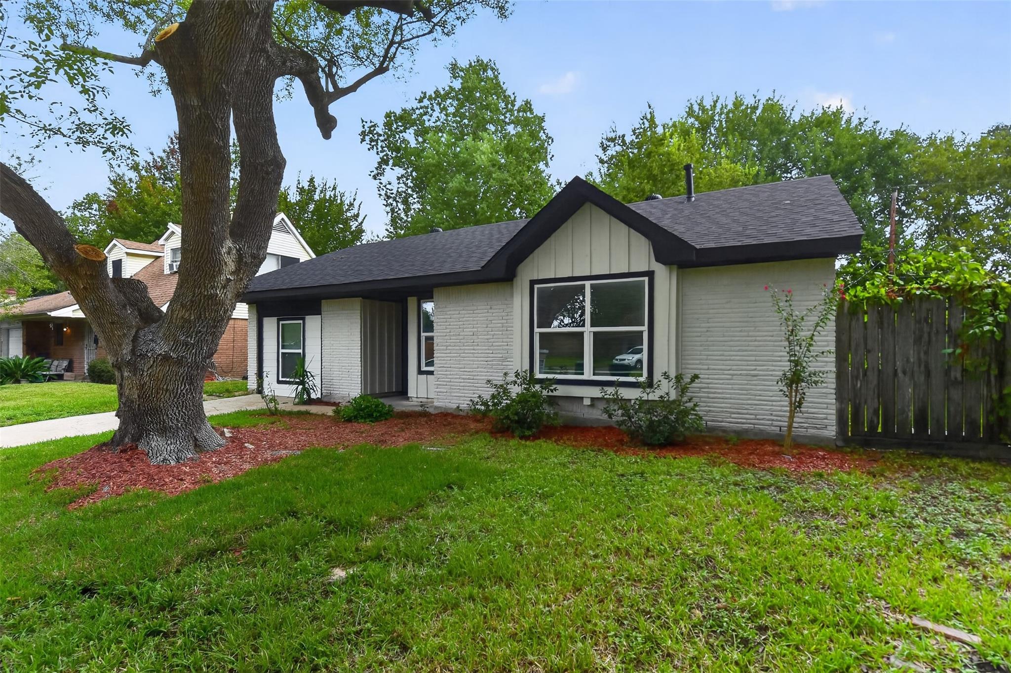 3318 Ripplebrook Drive, Houston, TX 77045 — photo 2