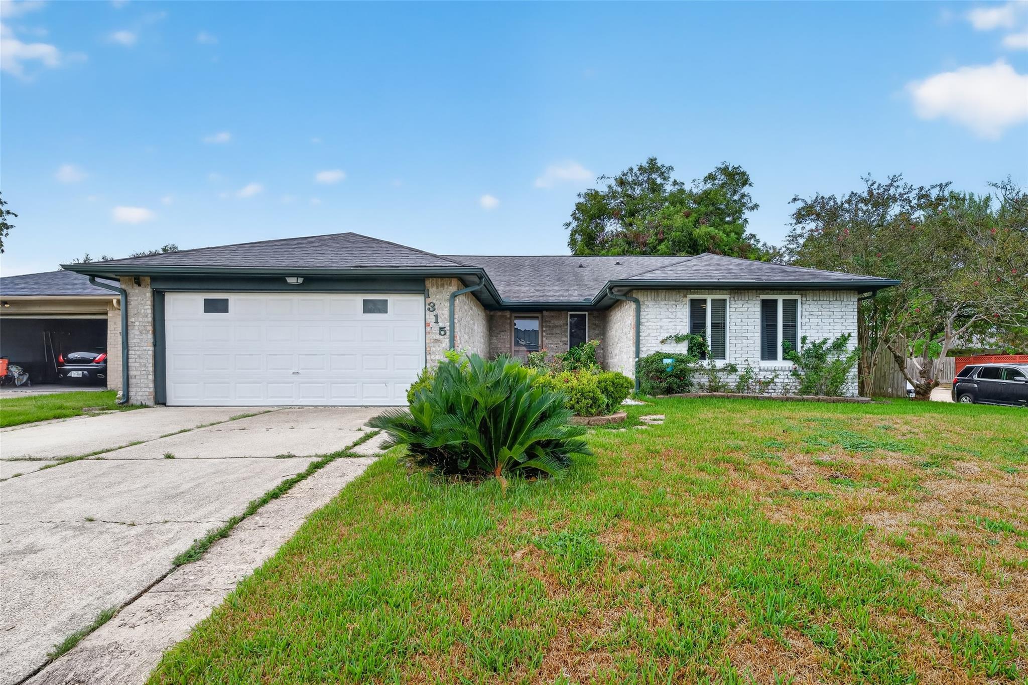 1315 Holbech Lane — photo