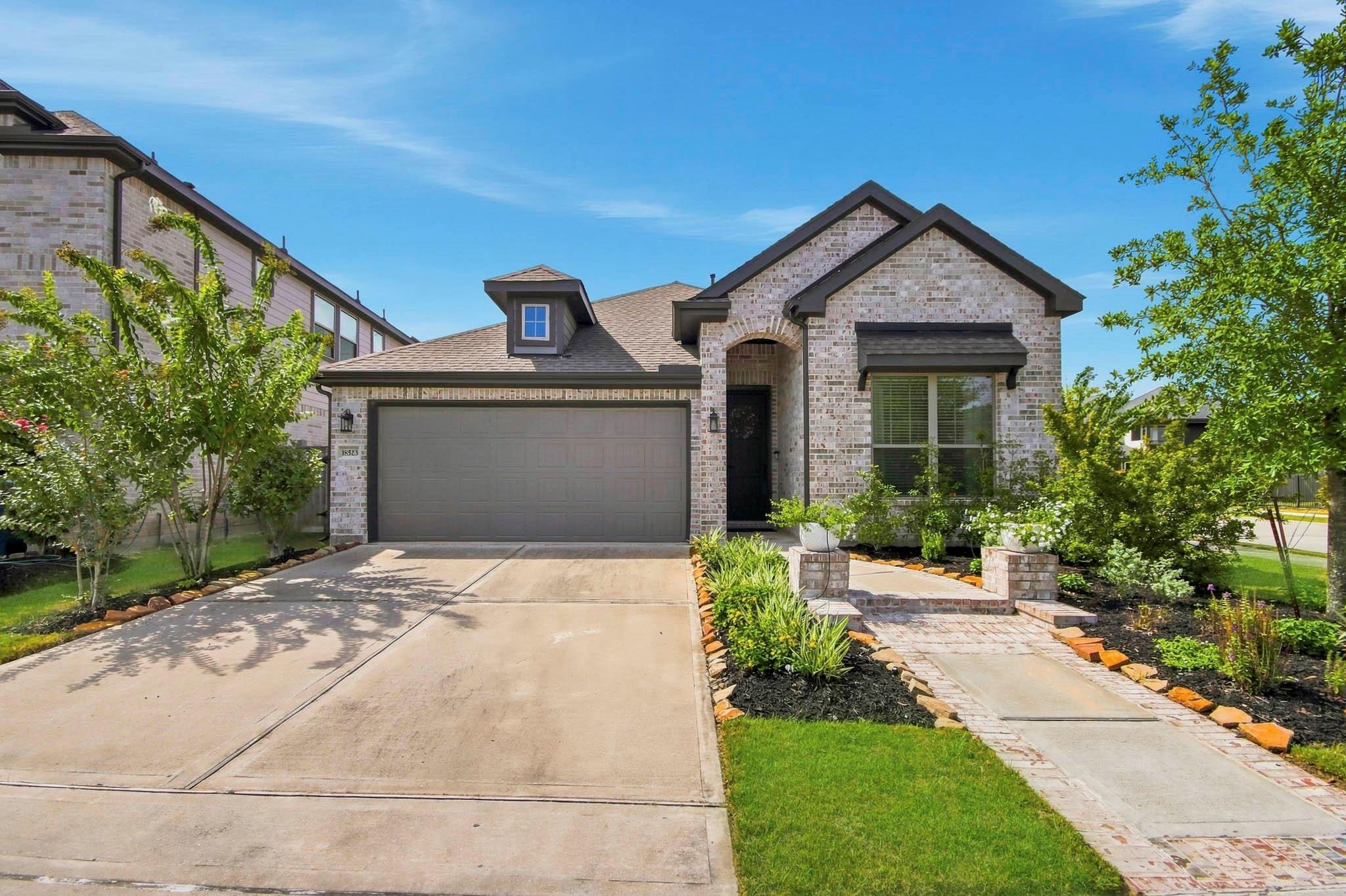 18523 Wolf Mountain Lane — photo