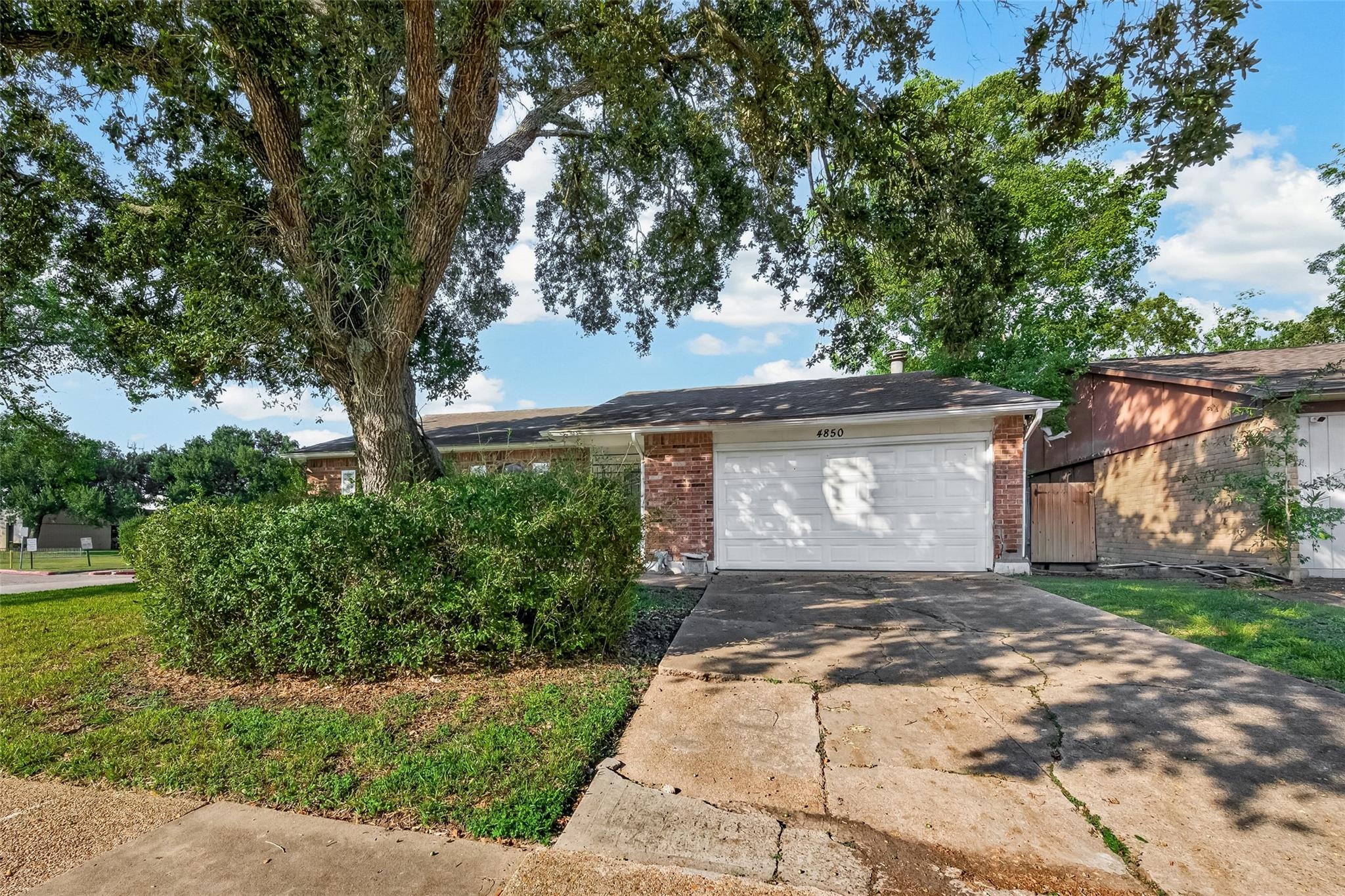 4850 Raven Ridge Drive, Houston, TX 77053 — photo 2