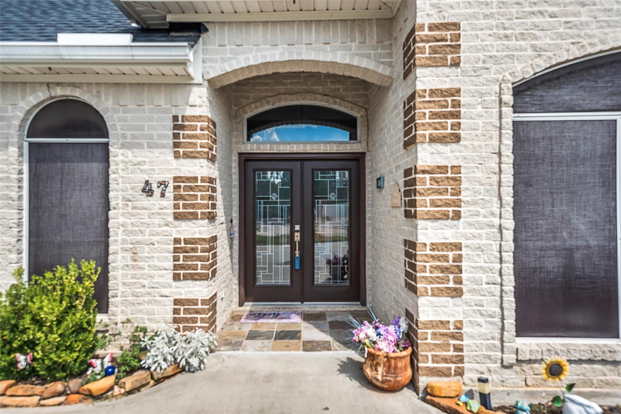 47 Cloverdale Court — photo