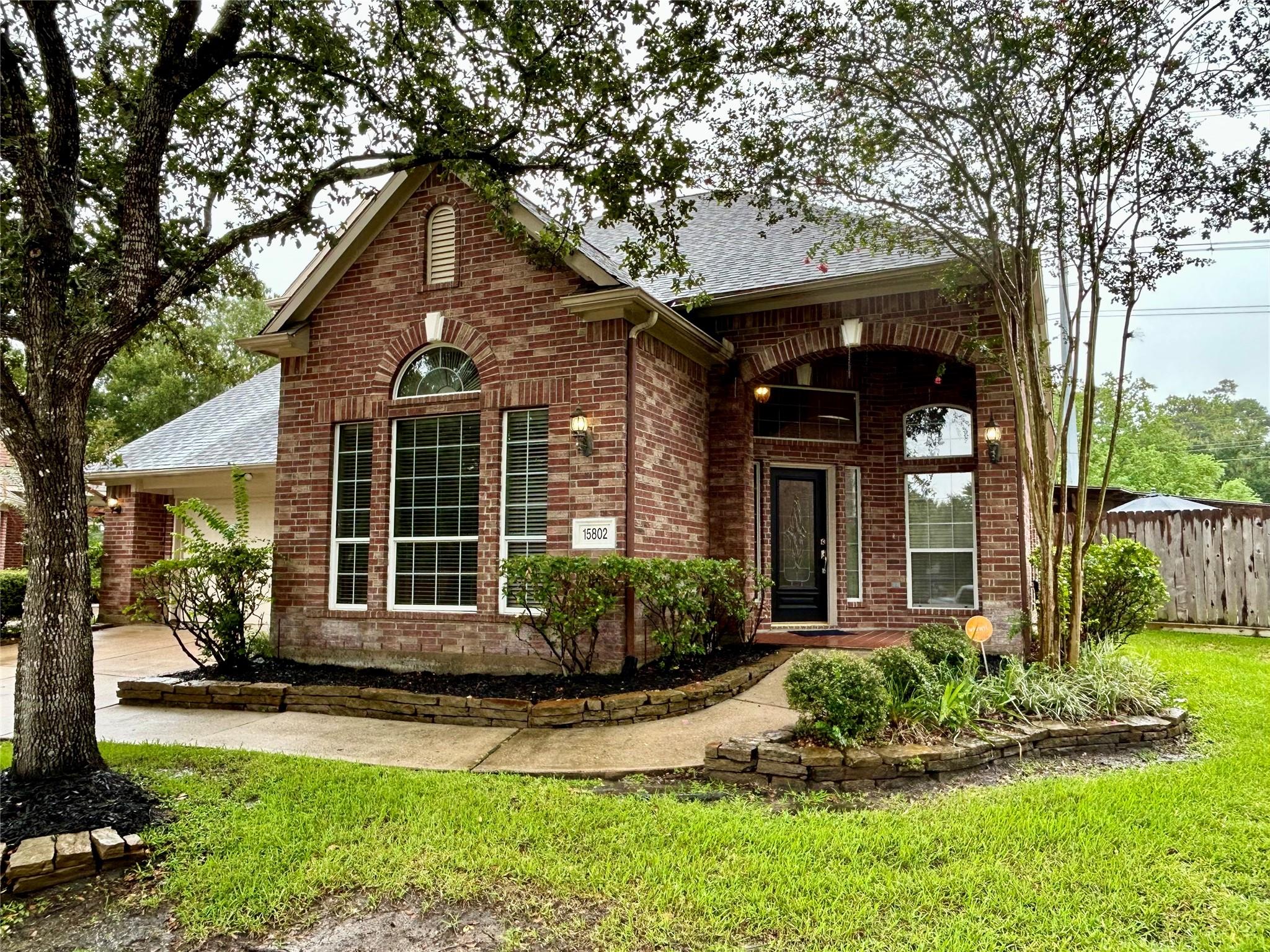 15802 Deerpath Court — photo