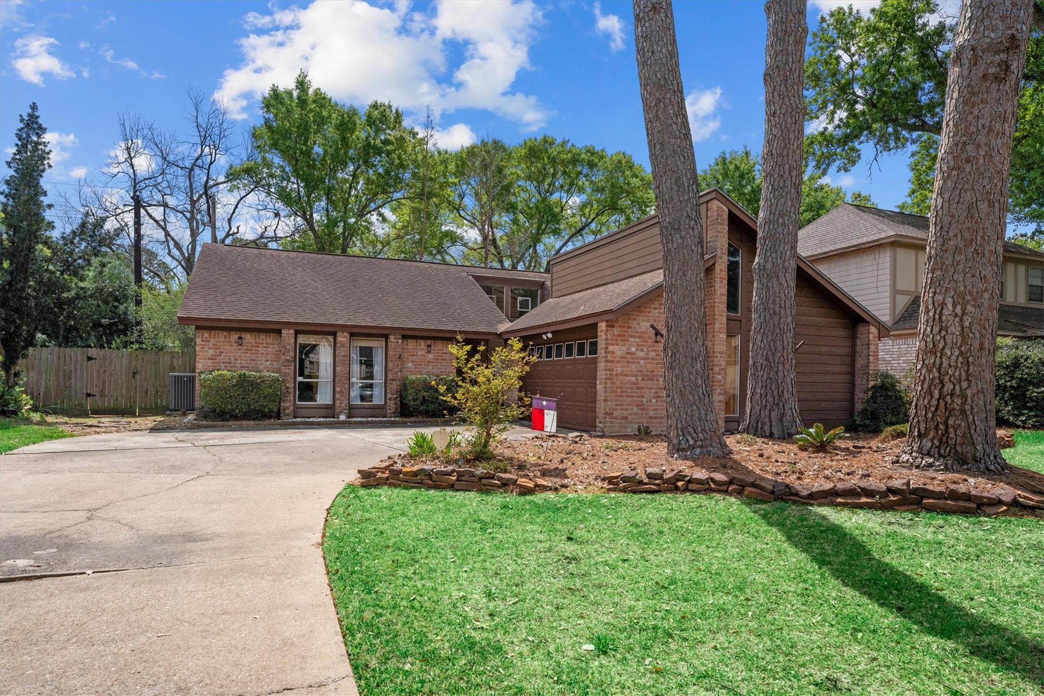 15110 Carols Way Drive — photo
