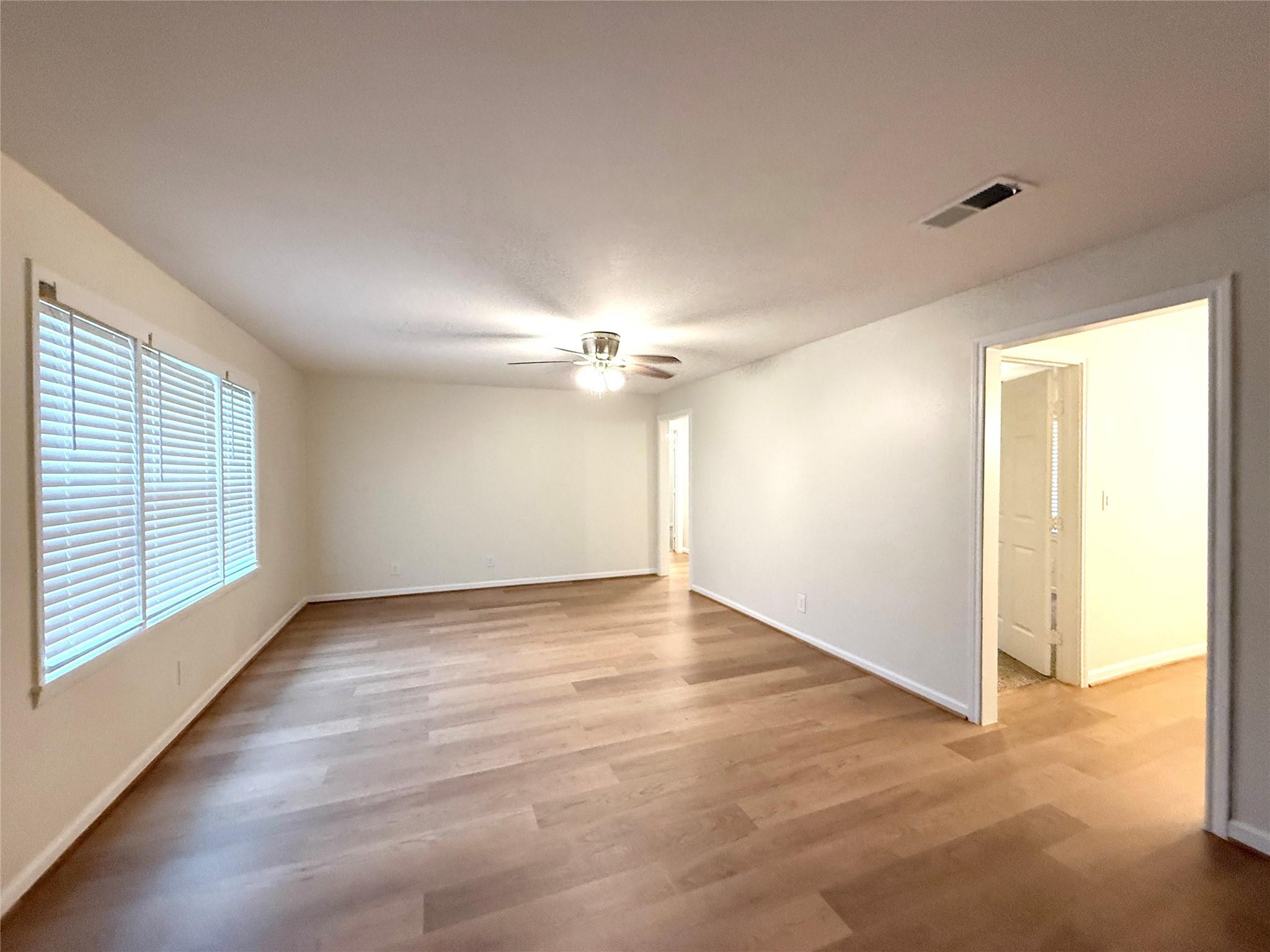 8 Piney Way, Angleton, TX 77515 — photo 2