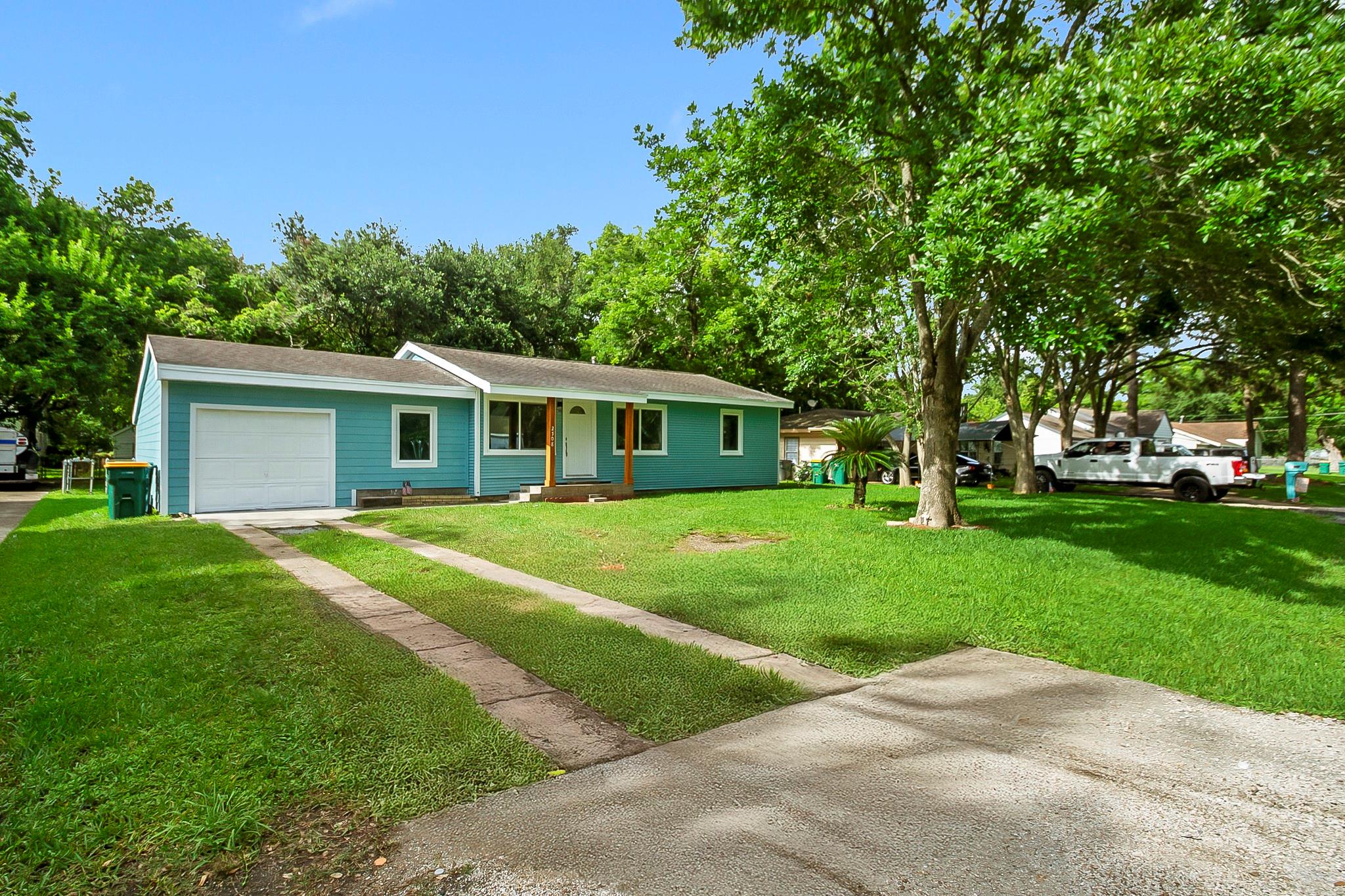 2508 N Houston Drive — photo