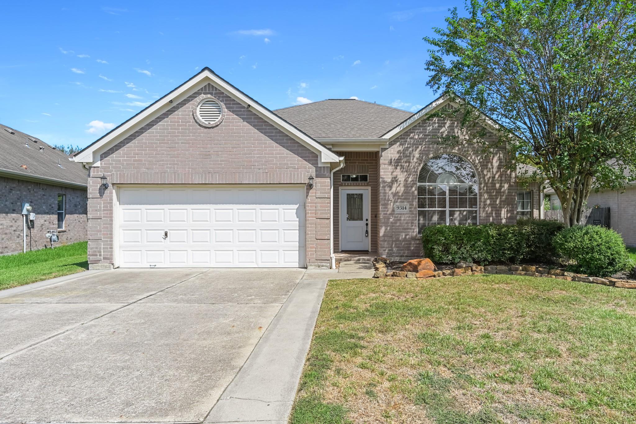 9314 E Lakeside Drive — photo