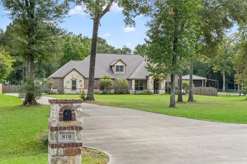 818 Commons Lake Edge Drive — photo