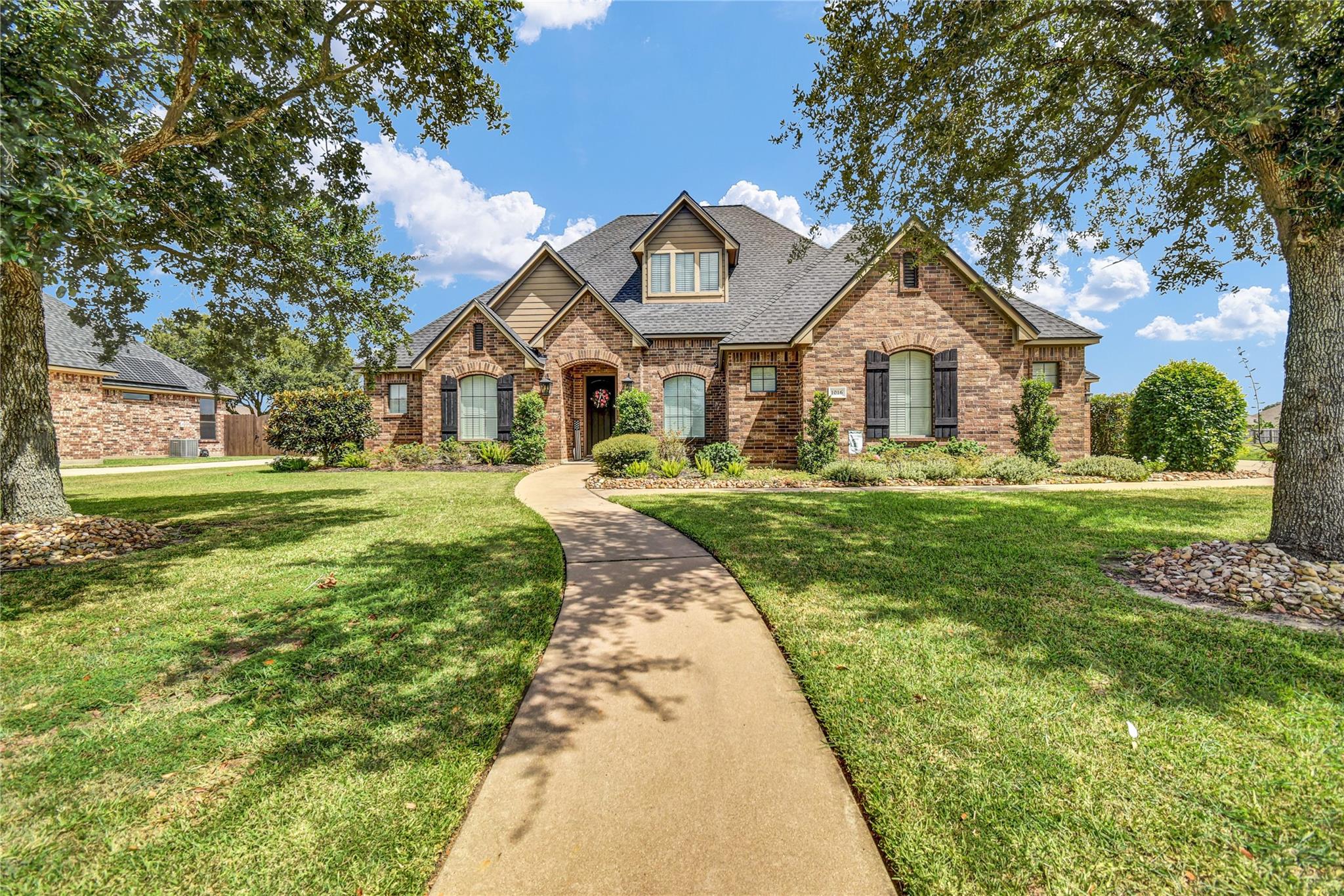 1016 Shady Oaks Drive — photo