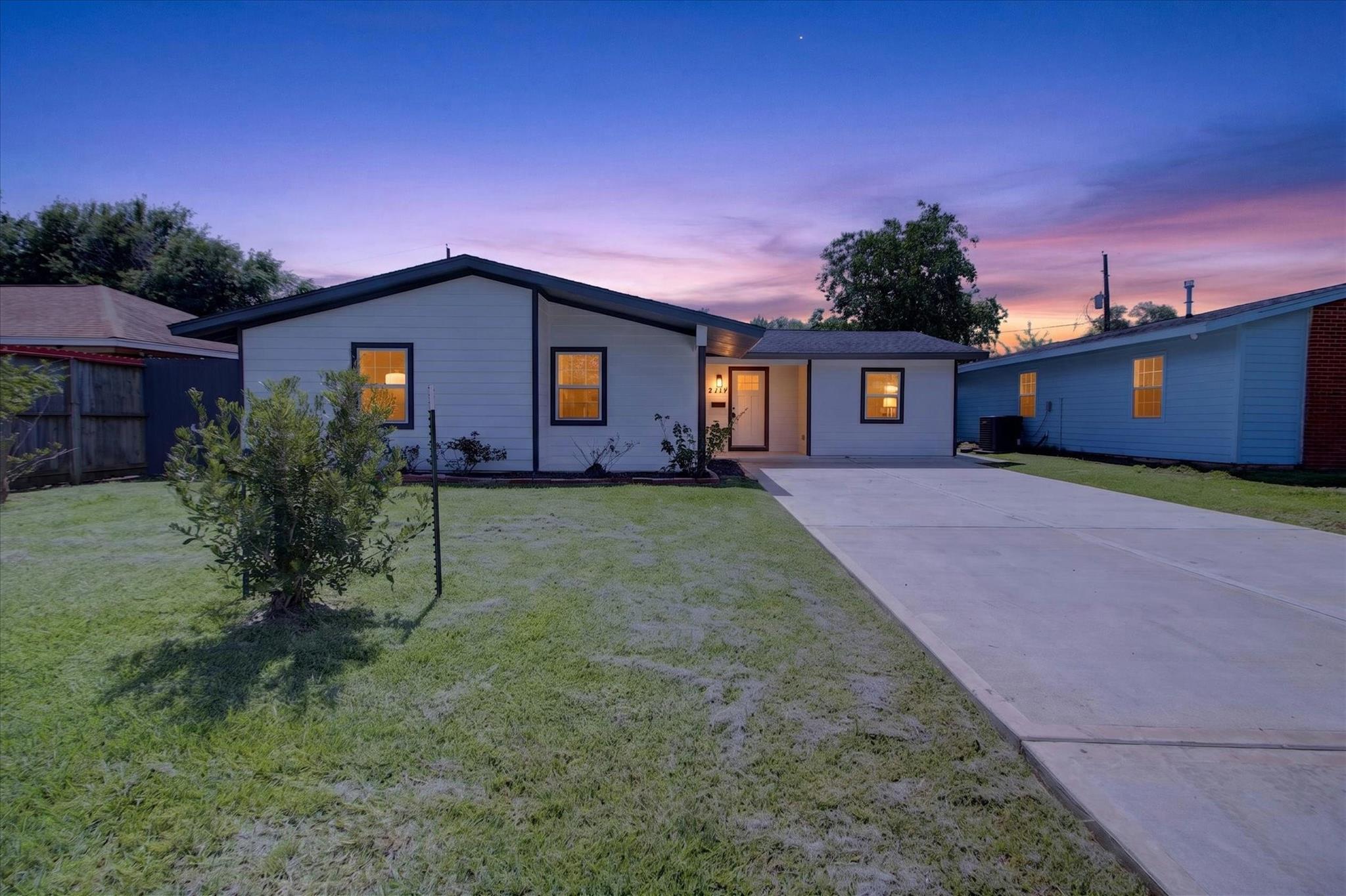 2114 Linden Creek Lane — photo