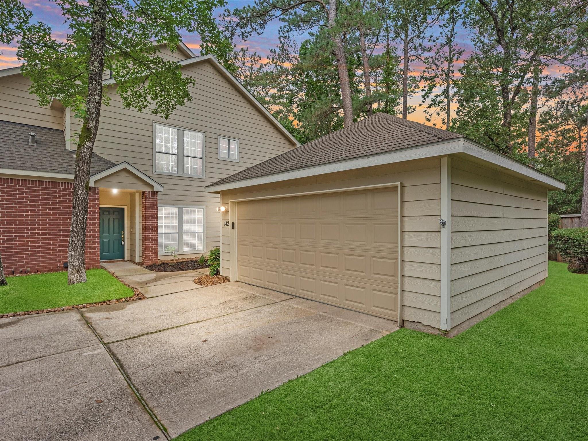 142 N Magnolia Pond Place — photo