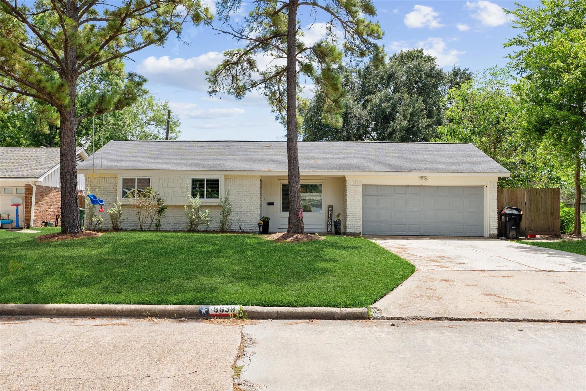 9639 Vogue Lane — photo