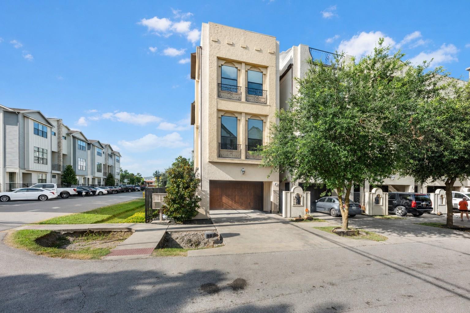 1102 W 15th 1/2 Street #a — photo