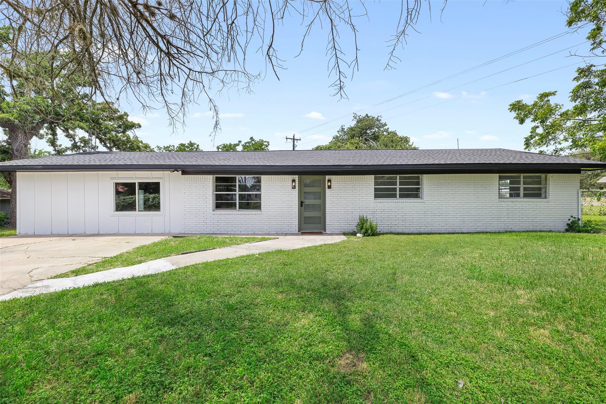 100 Shady Oaks Lane — photo