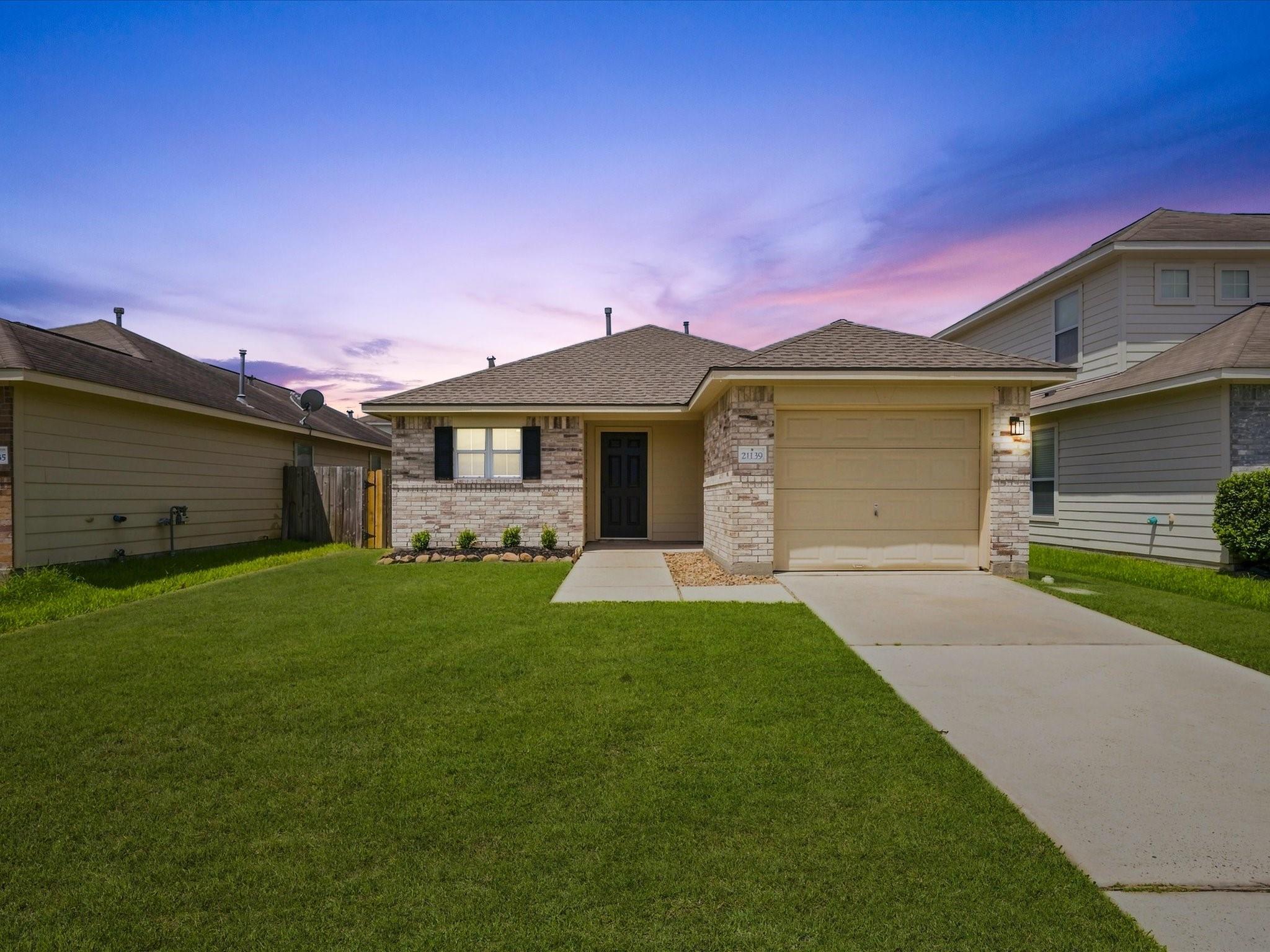 21139 Grandin Wood Court — photo