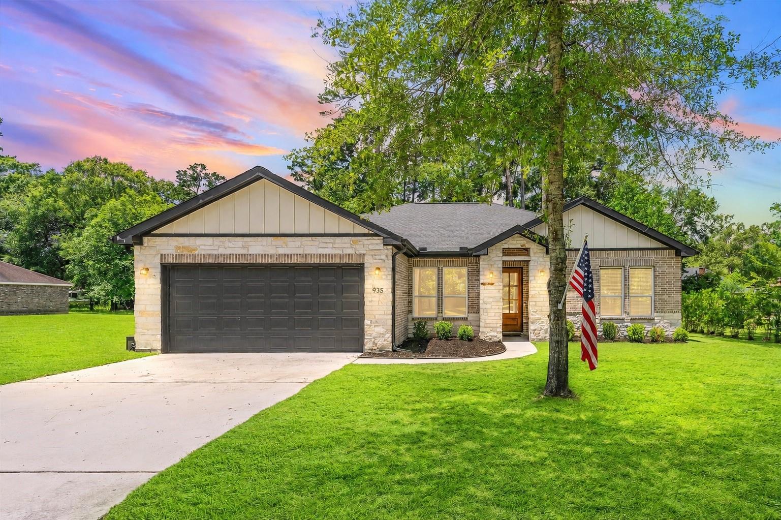 935 Four Fountains Street — photo