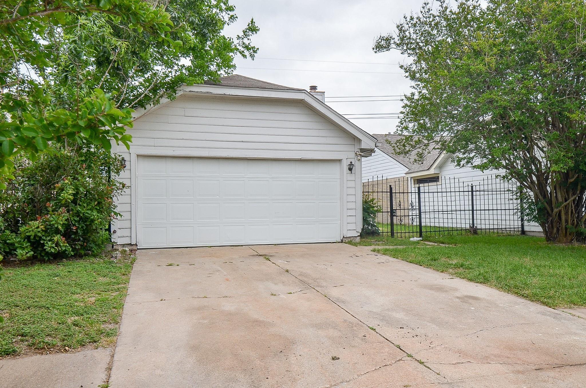 11818 Spring Grove Dr — photo
