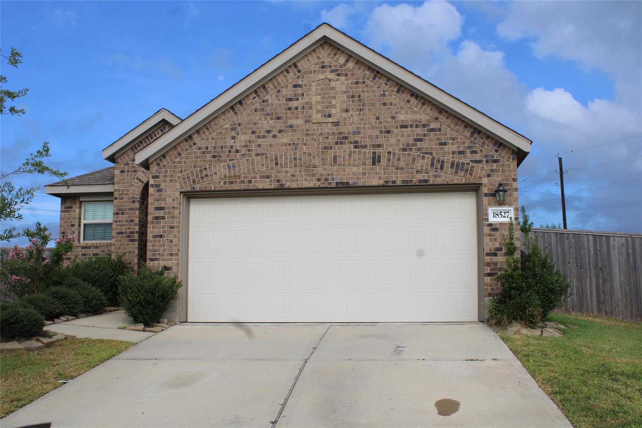 18527 Gold Hollow Court — photo