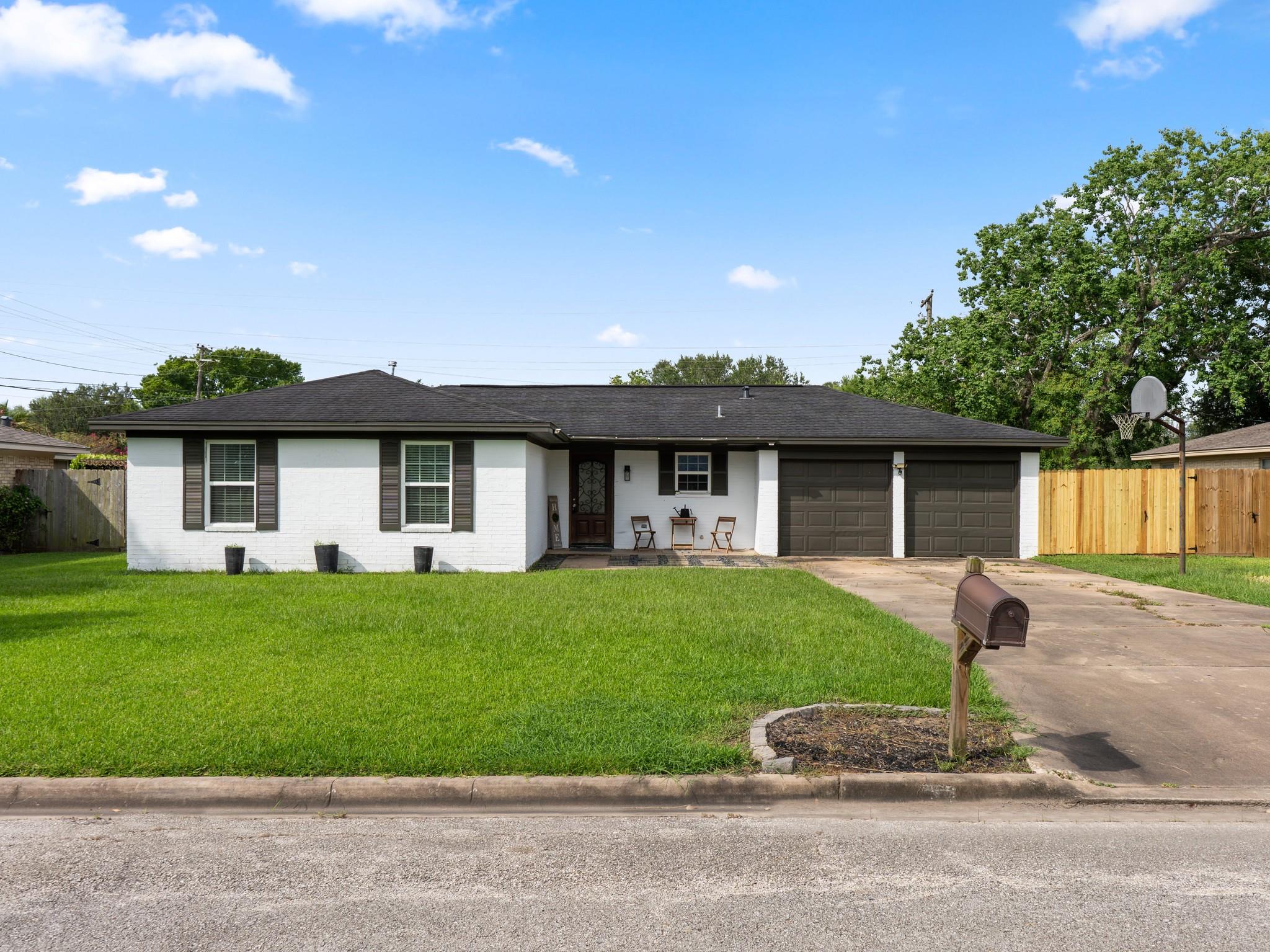 3832 Holly Glen Drive — photo