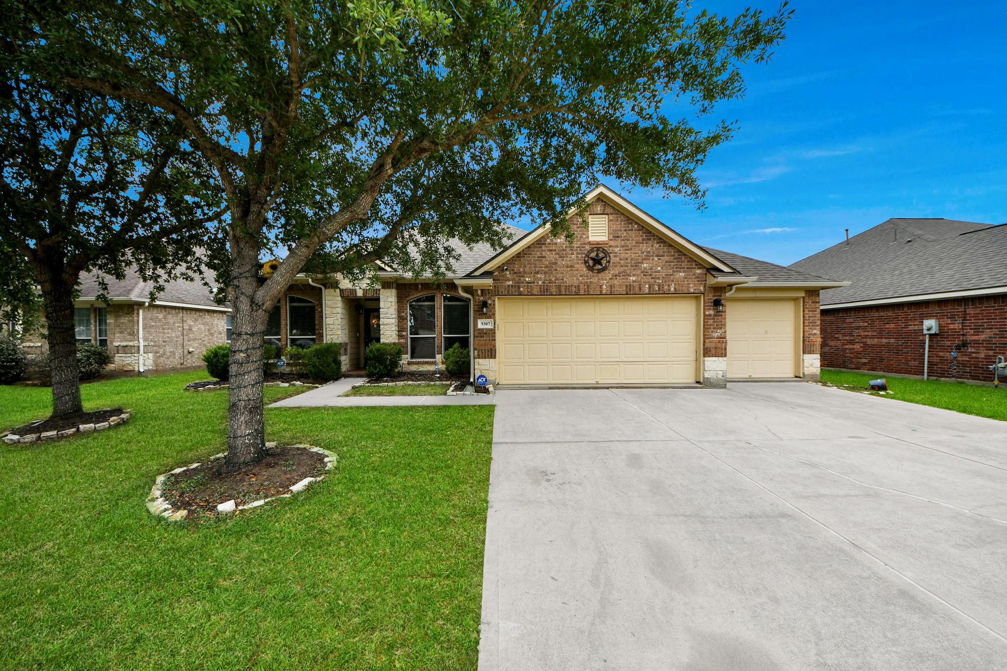 9307 Russeff Field Lane — photo