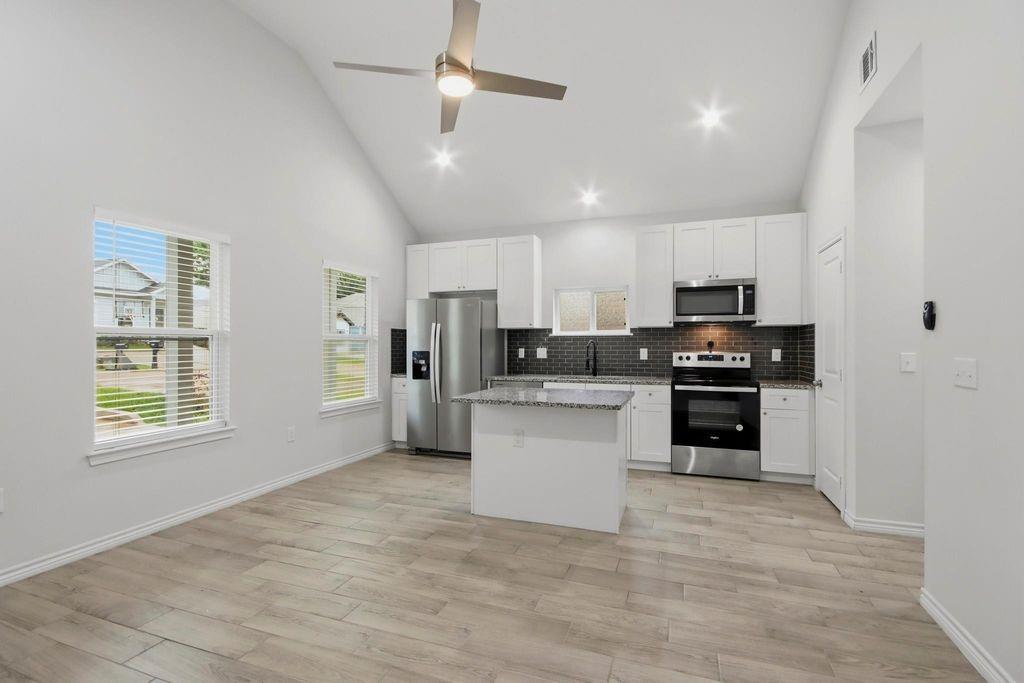 16902 Balmoral — photo