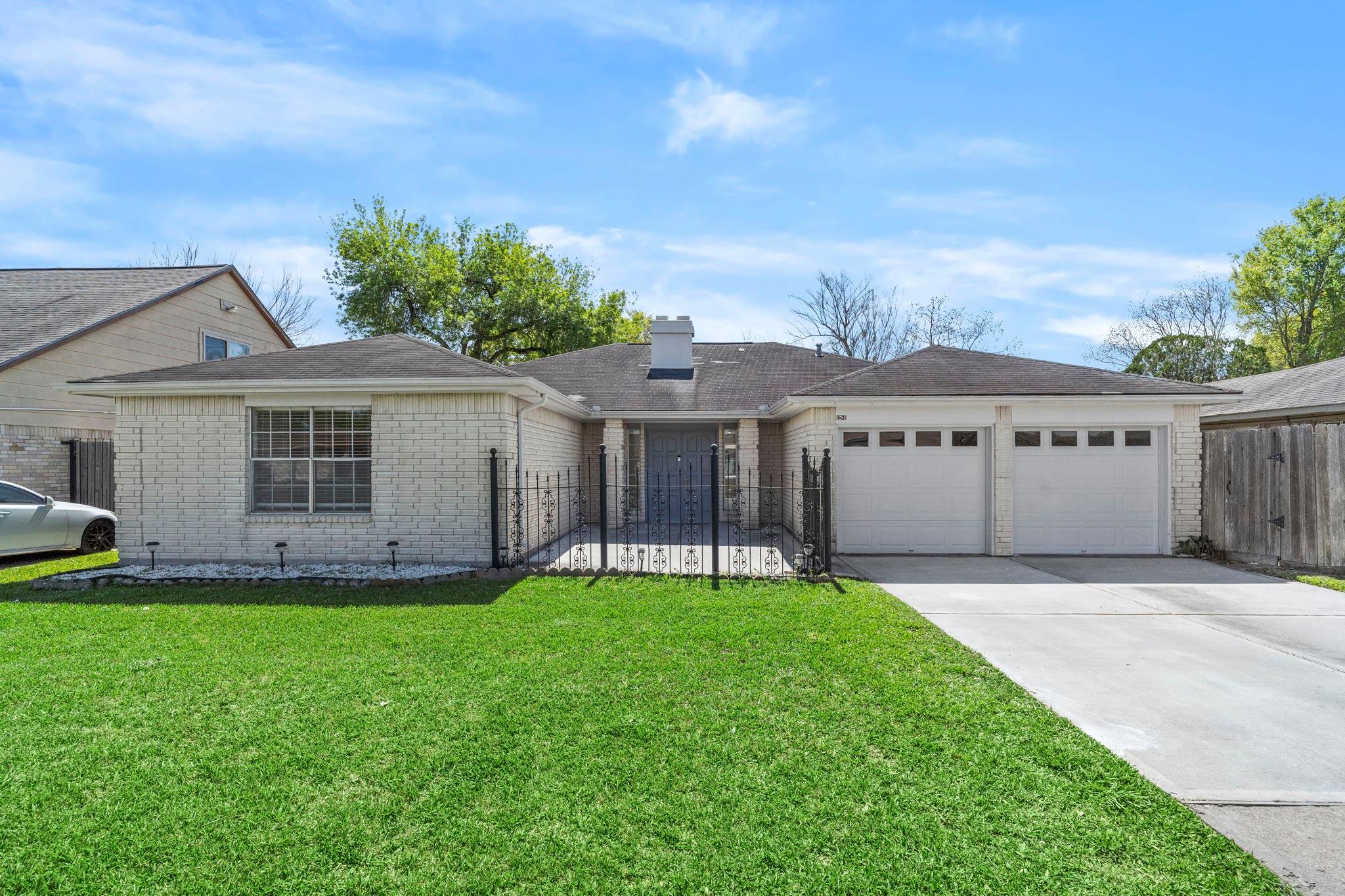 12811 Club Lane — photo