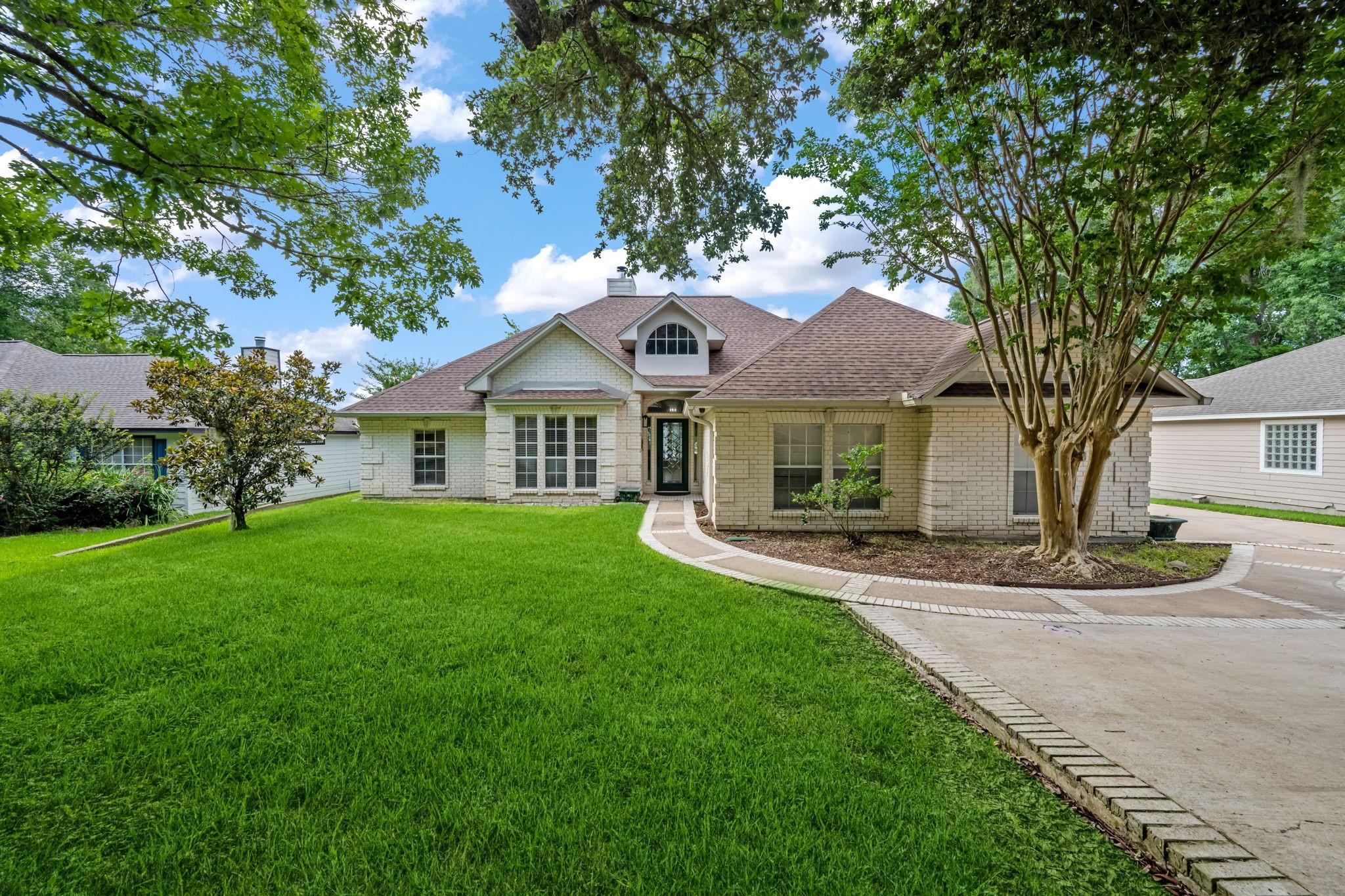 151 Lake Oaks Boulevard — photo