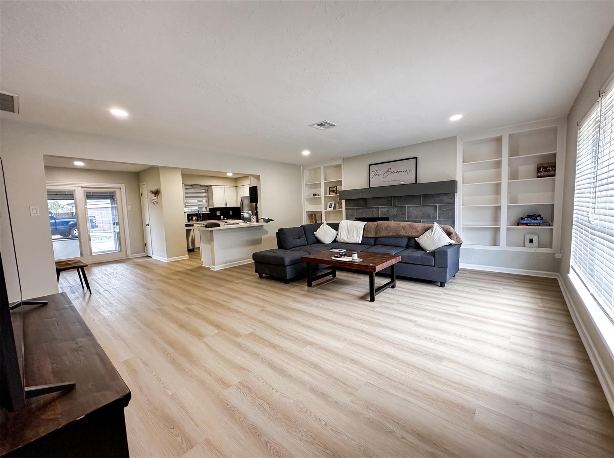 9332 Derrik Drive — photo