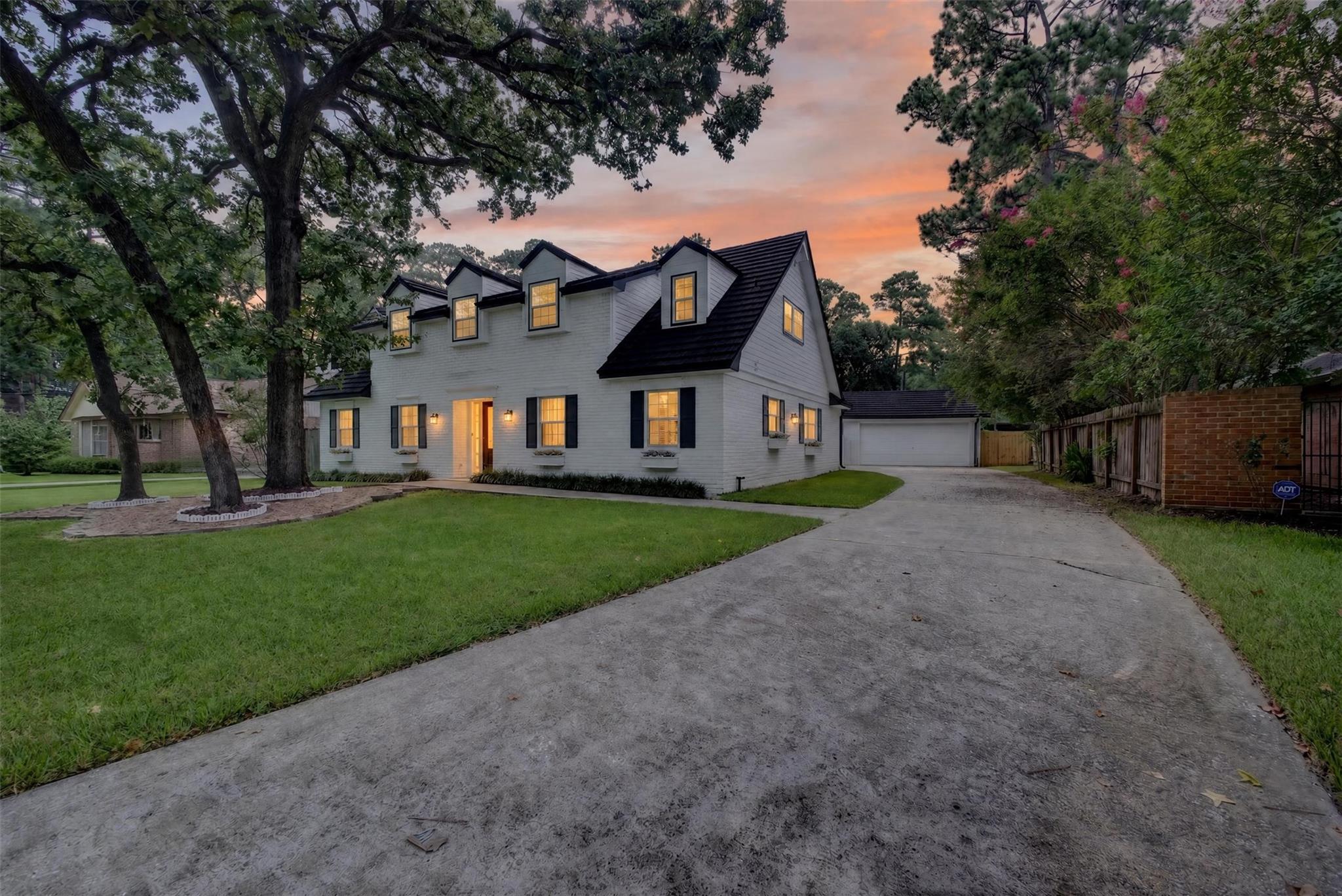 6527 Apple Valley Lane — photo