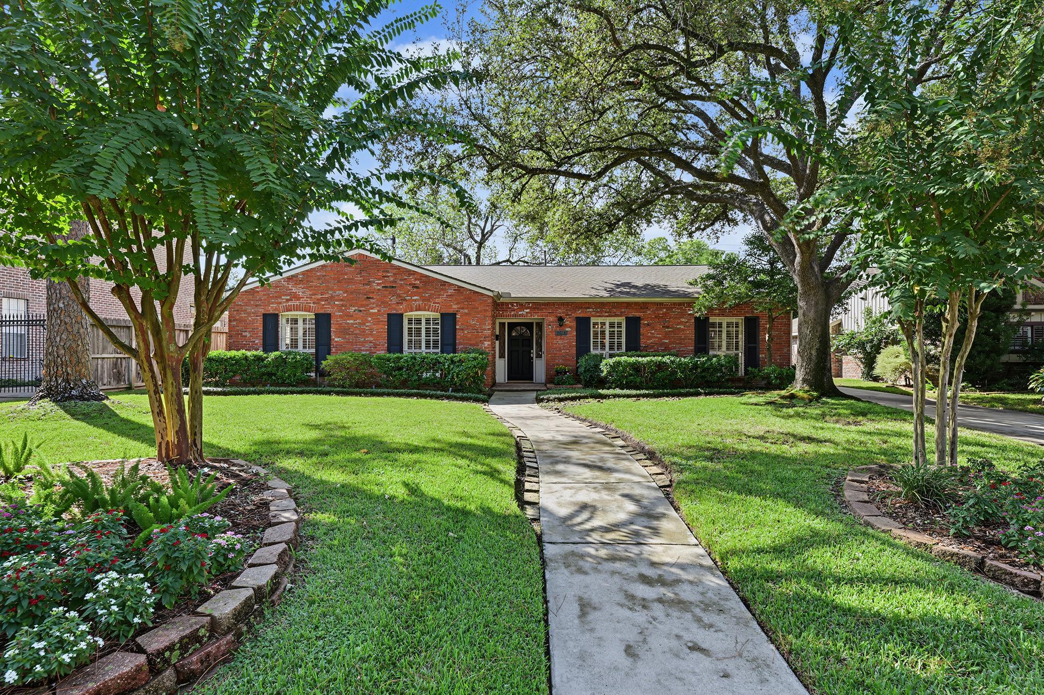 7915 Meadow Lake Lane — photo